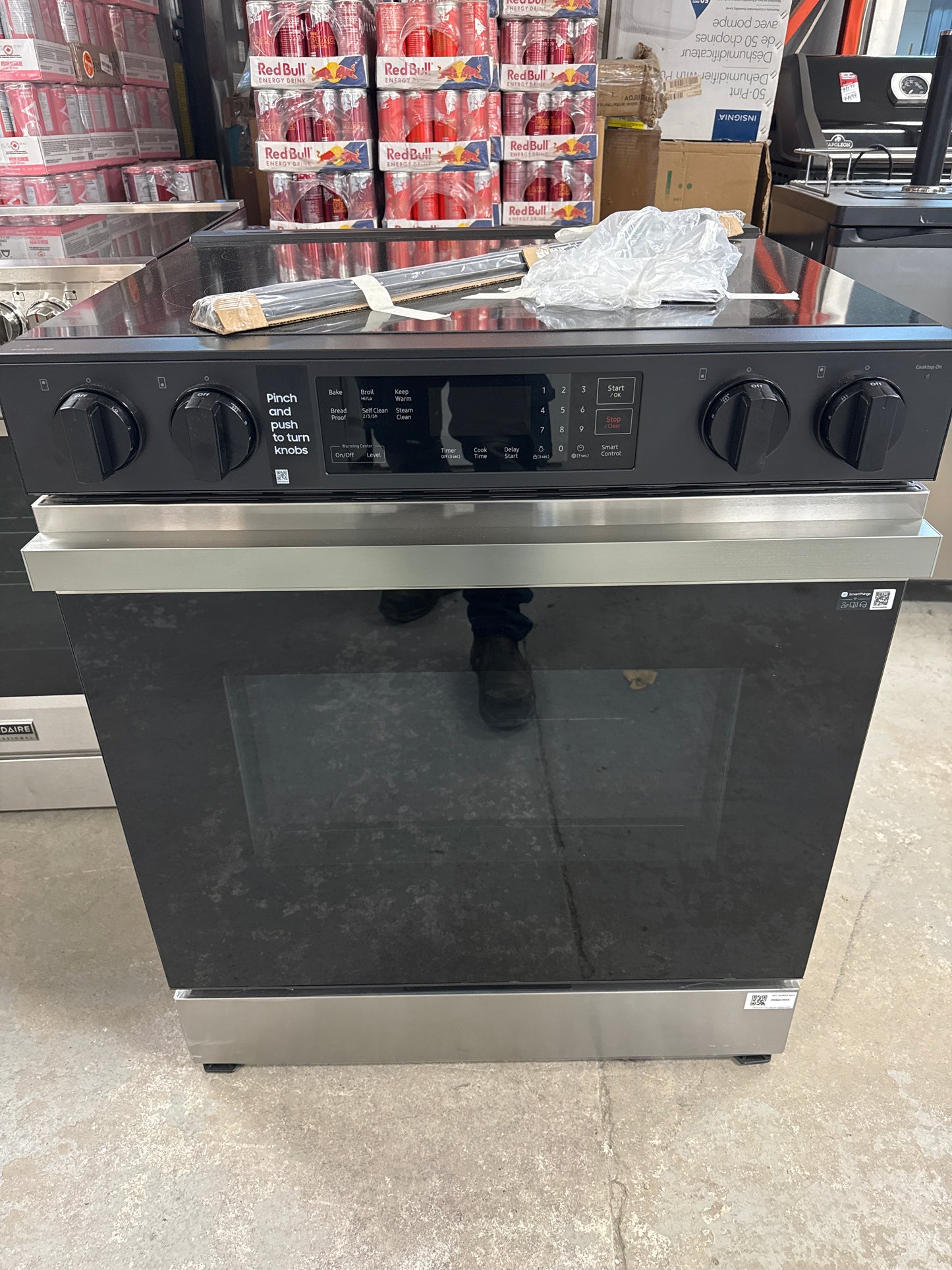 Cuisinière électrique encastrable à 5 éléments avec four autonettoyant 6,3 pi³ 30 po BESPOKE de Samsung (NSE6DG8100SRAC) - Acier inoxydable