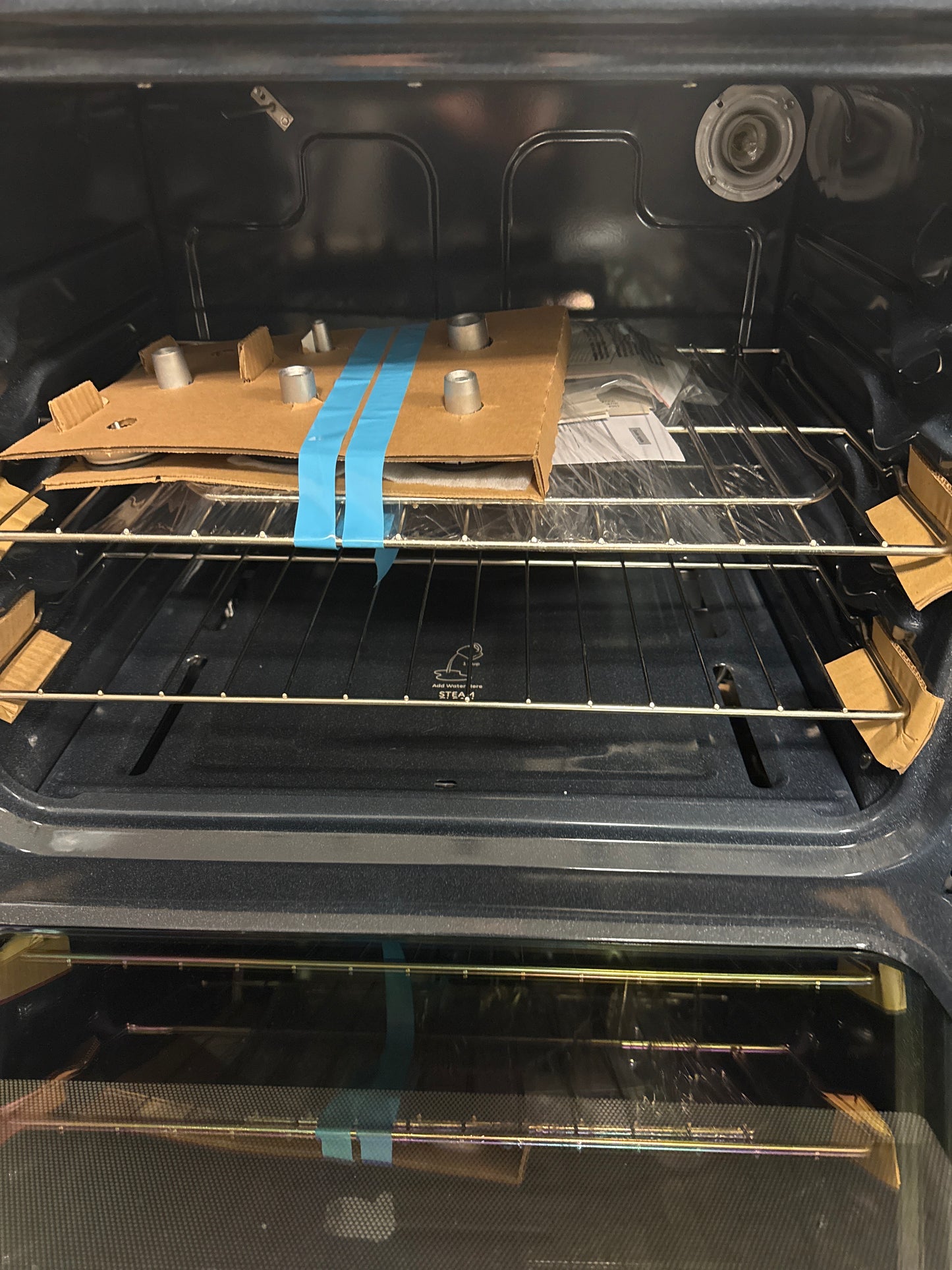 Cuisinière au gaz autonome à 5 brûleurs 5,0 pi³ 30 po de GE (JCGBS66SEKSS) - Acier inoxydable
