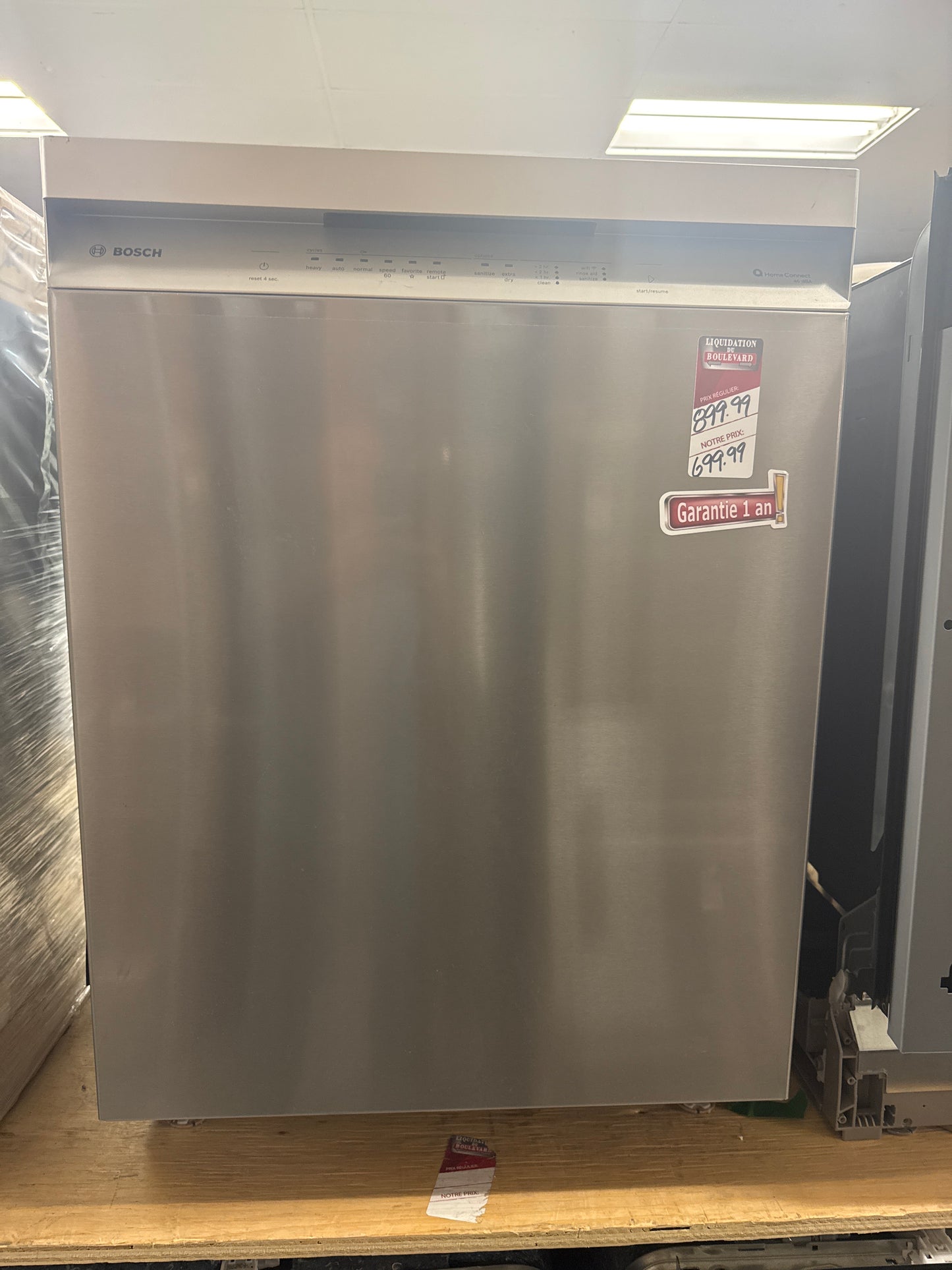 Lave-vaisselle encastrable 24 po 46 dB avec troisième panier de Bosch (SHE5AE75N) - Acier inoxydable