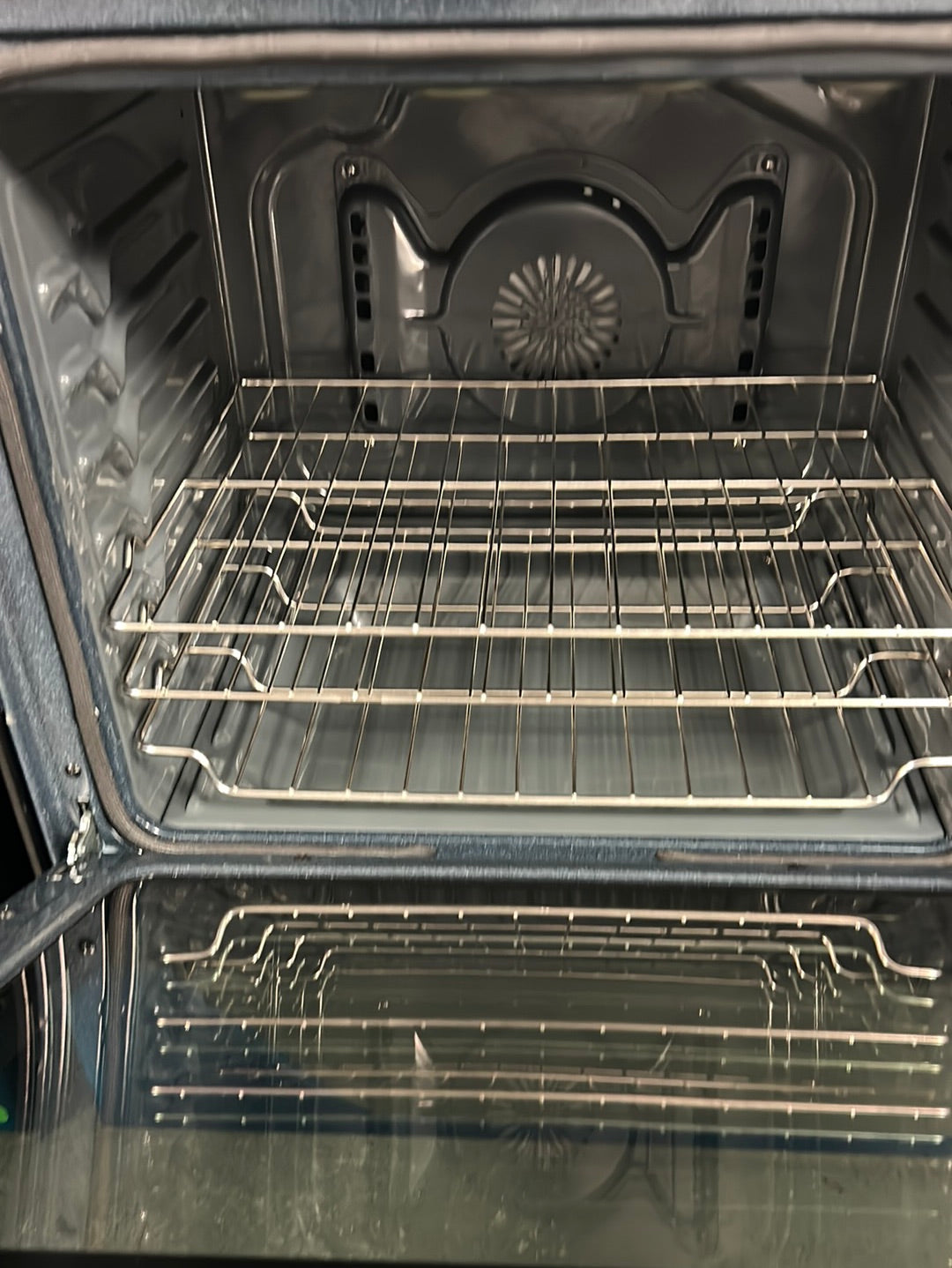 Cuisinière électrique autonome lisse avec four autonettoyant 6,4 pi3 30 po de KitchenAid YKFEG500ESS - Inox