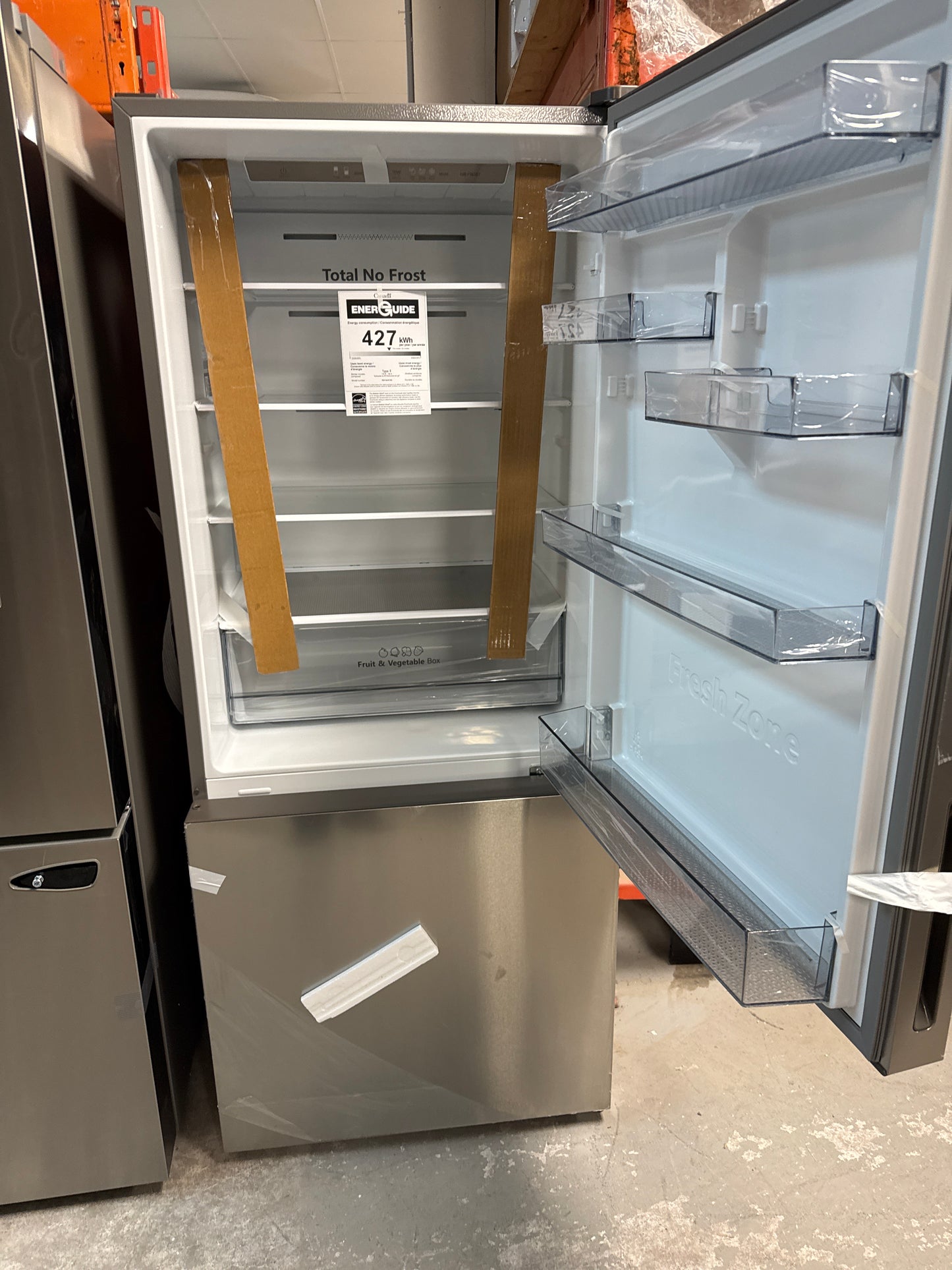 Réfrigérateur à congélateur inférieur à profondeur de comptoir 14,7 pi³ 28 po de Hisense (RB15A2CSE)