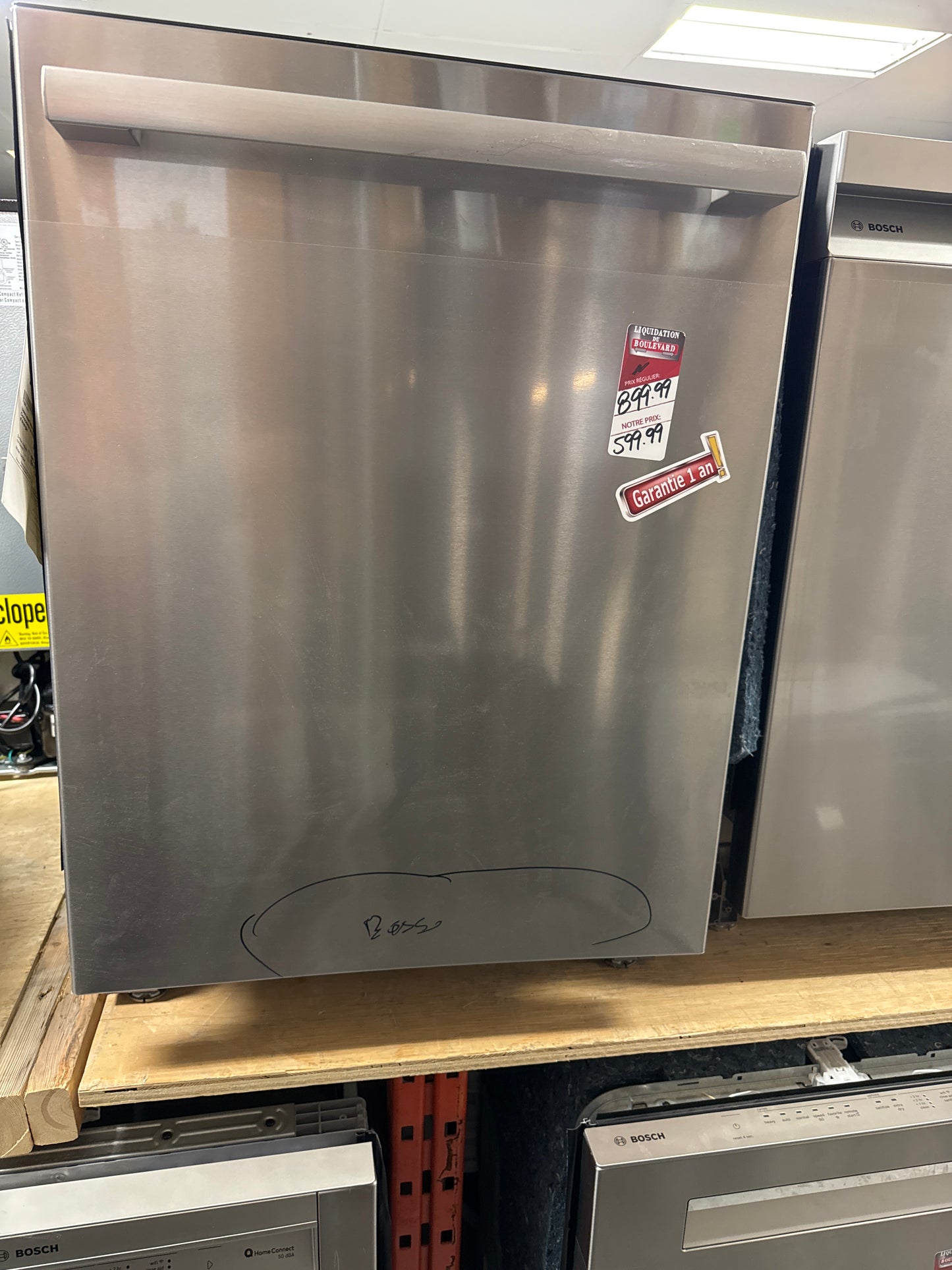 Lave-vaisselle encastrable 24 po 46 dB avec troisième panier de Bosch (SHX5AEM5N) - Acier inoxydable