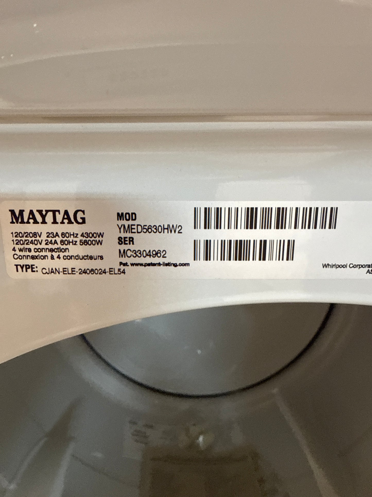 Laveuse MHW5630HW à vapeur à chargement frontal HE de 5,2 pi³/sécheuse YMED5630HW électrique de 7,4 pi³ de Maytag - Blanc