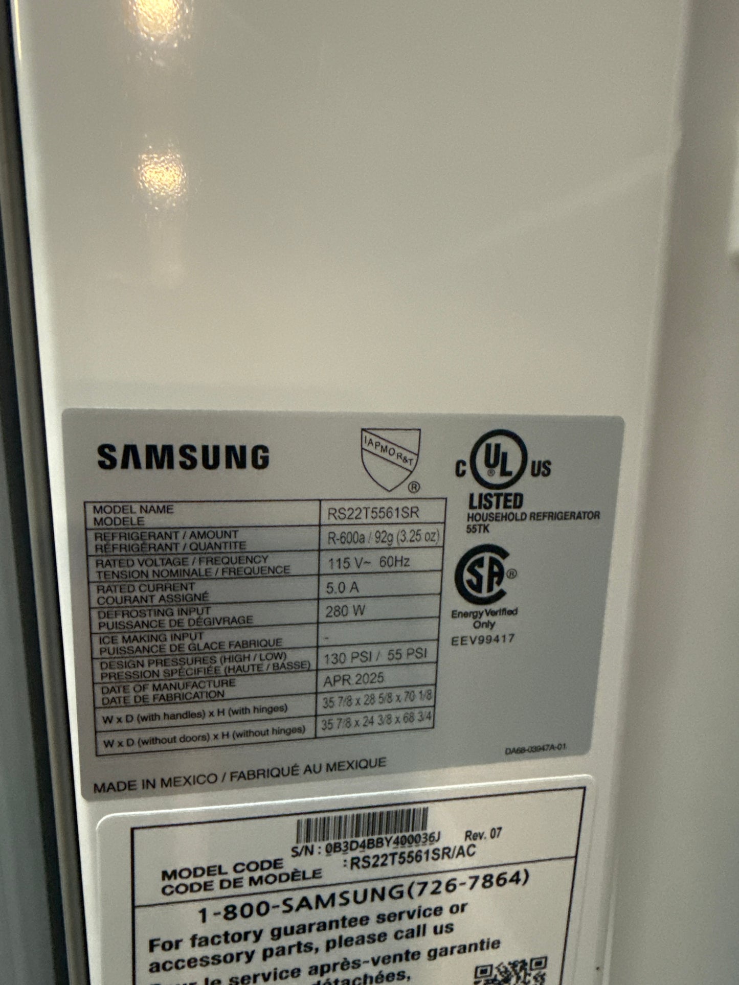 Samsung Réfrigérateur intelligent côte à côte Family Hub de 36 po (21,5 pi3) en acier inoxydable résistant aux empreintes digitales, profondeur du comptoir - ENERGY STAR RS22T5561SR