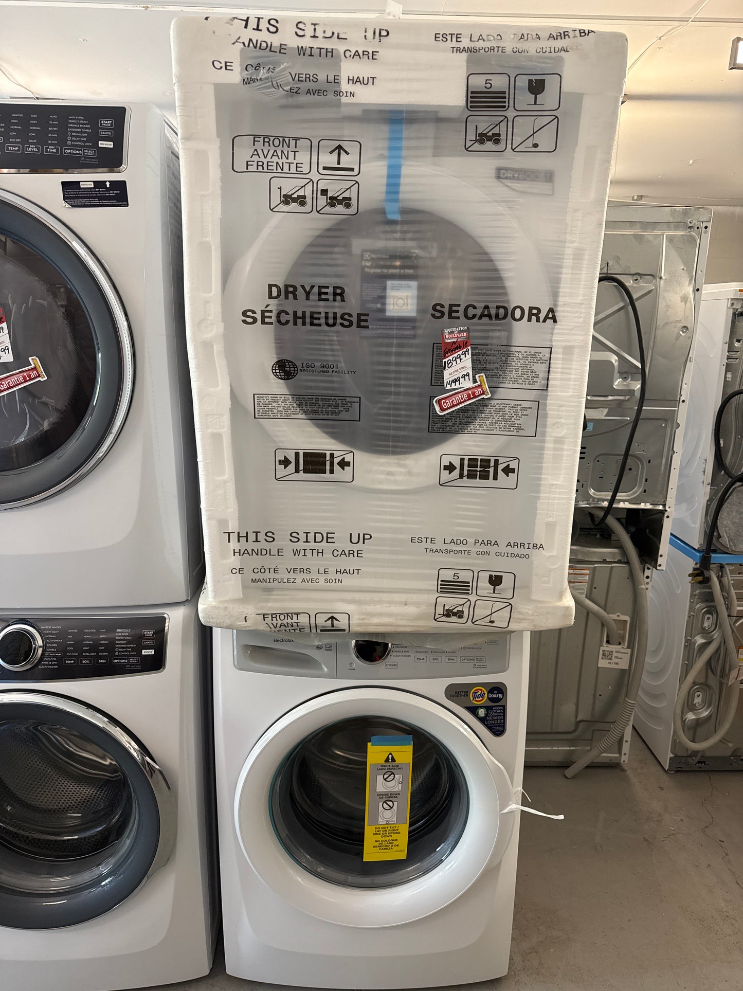 Ensemble laveuse-sécheuse superposable 2 pièces blanc avec laveuse à chargement frontal de 5,1 pi cu et sécheuse de 8 pi cu