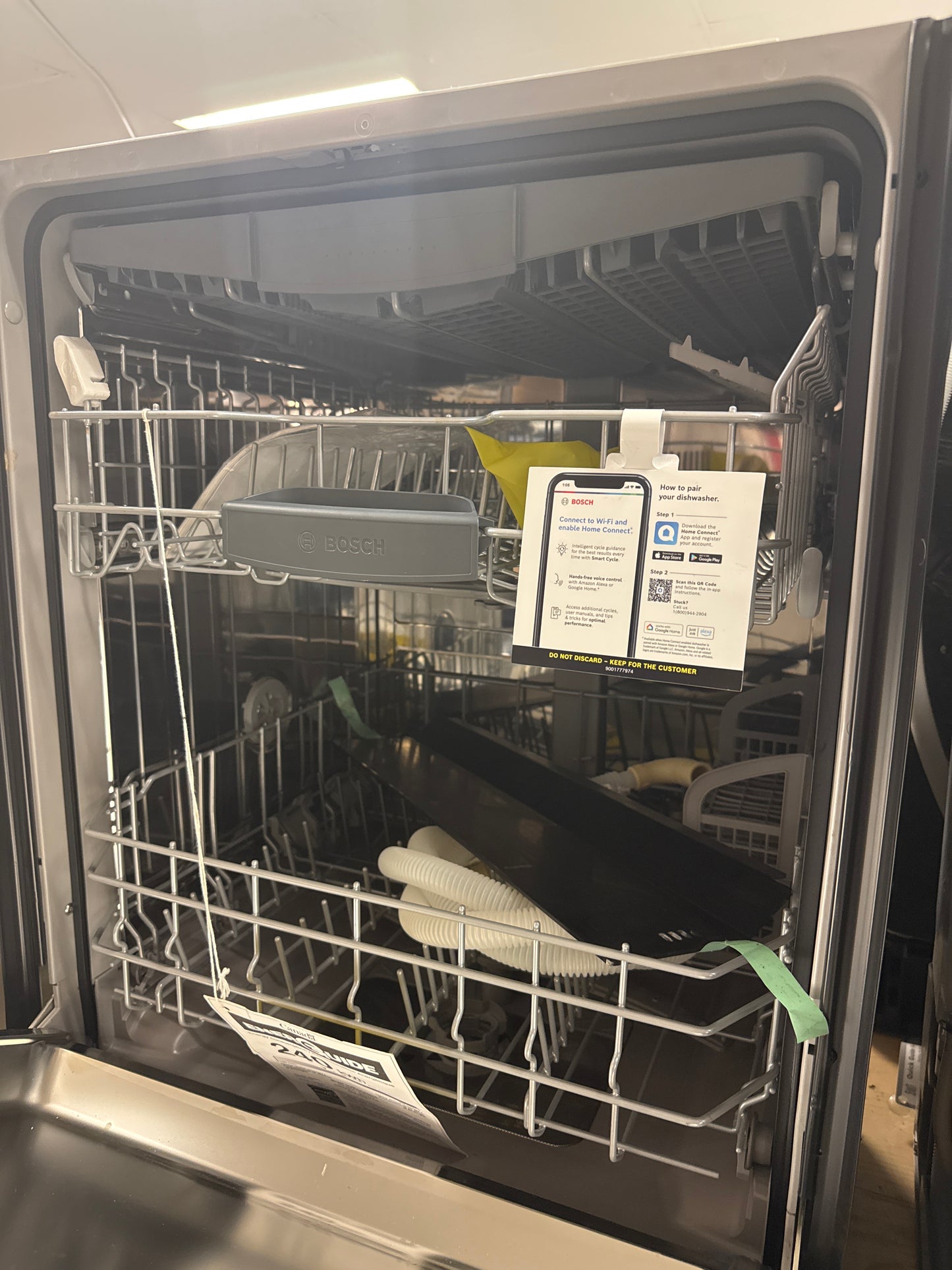Lave-vaisselle encastrable 24 po 46 dB avec troisième panier de Bosch (SHE5AE75N) - Acier inoxydable