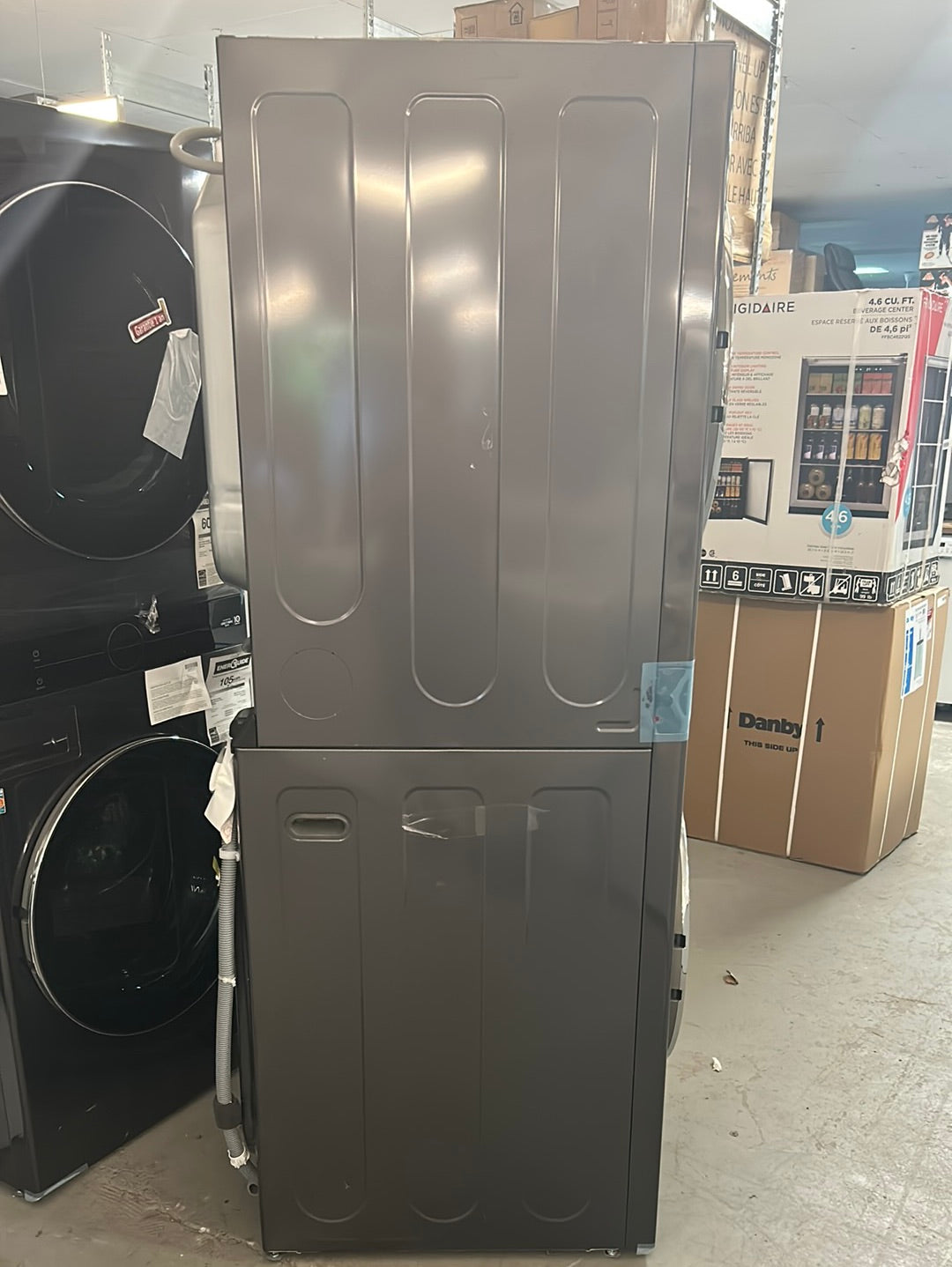 Duo laveuse-sécheuse à vapeur haute efficacité de 5,2 pi³ WashTower de LG (WKEX200HBA) - Acier noir