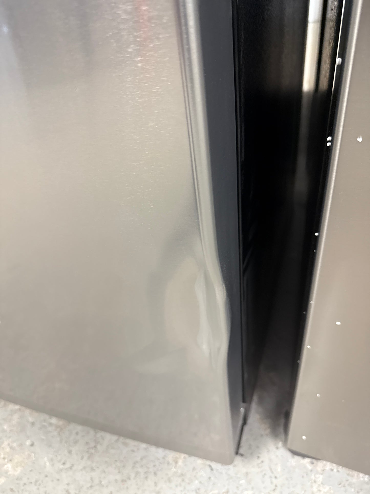 Réfrigérateur à congélateur supérieur de 18 pi³ 30 po à DEL d'Insignia (NS-RTM18SS7) - Inox
