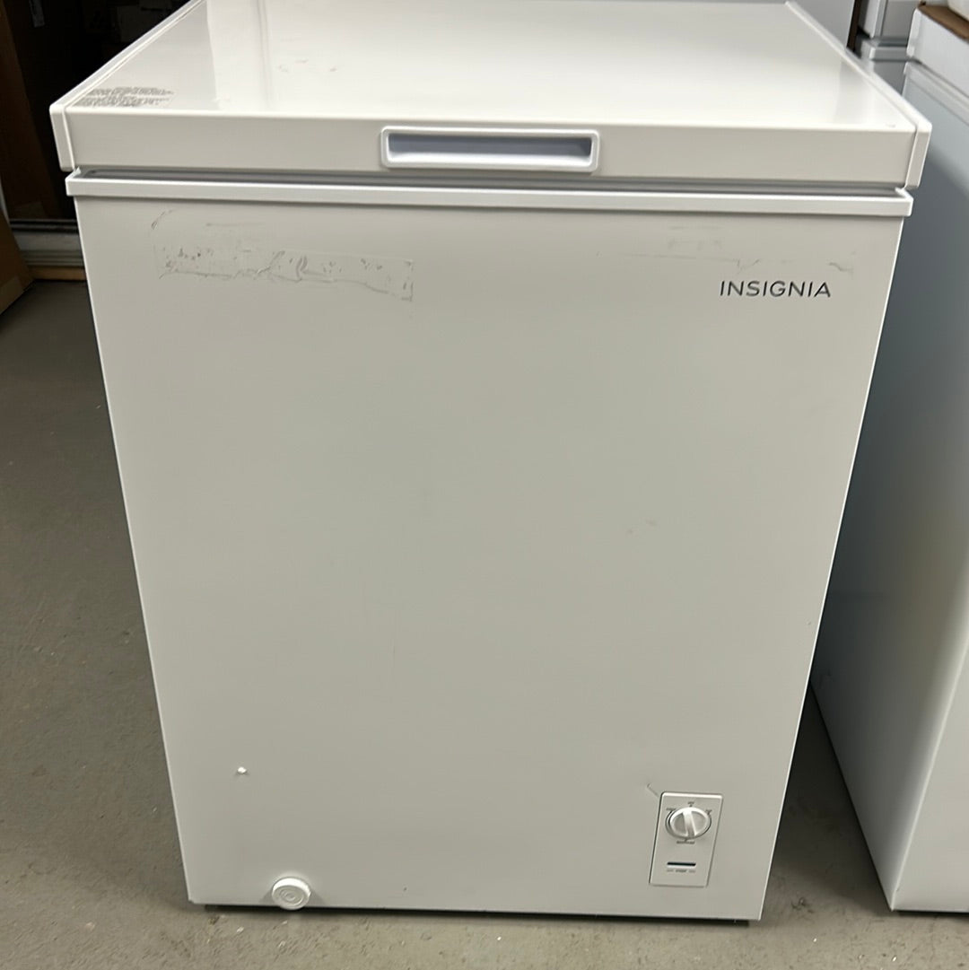 Congélateurcoffre pour le garage de 5,0 pi³ d'Insignia (NSCZ50WH0C