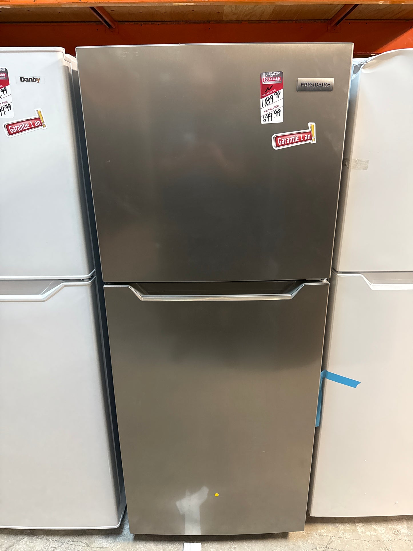 Frigidaire : Réfrigérateur 11.6 Pi. cu. Congélateur en haut Inox - Modèle FFET1222UV