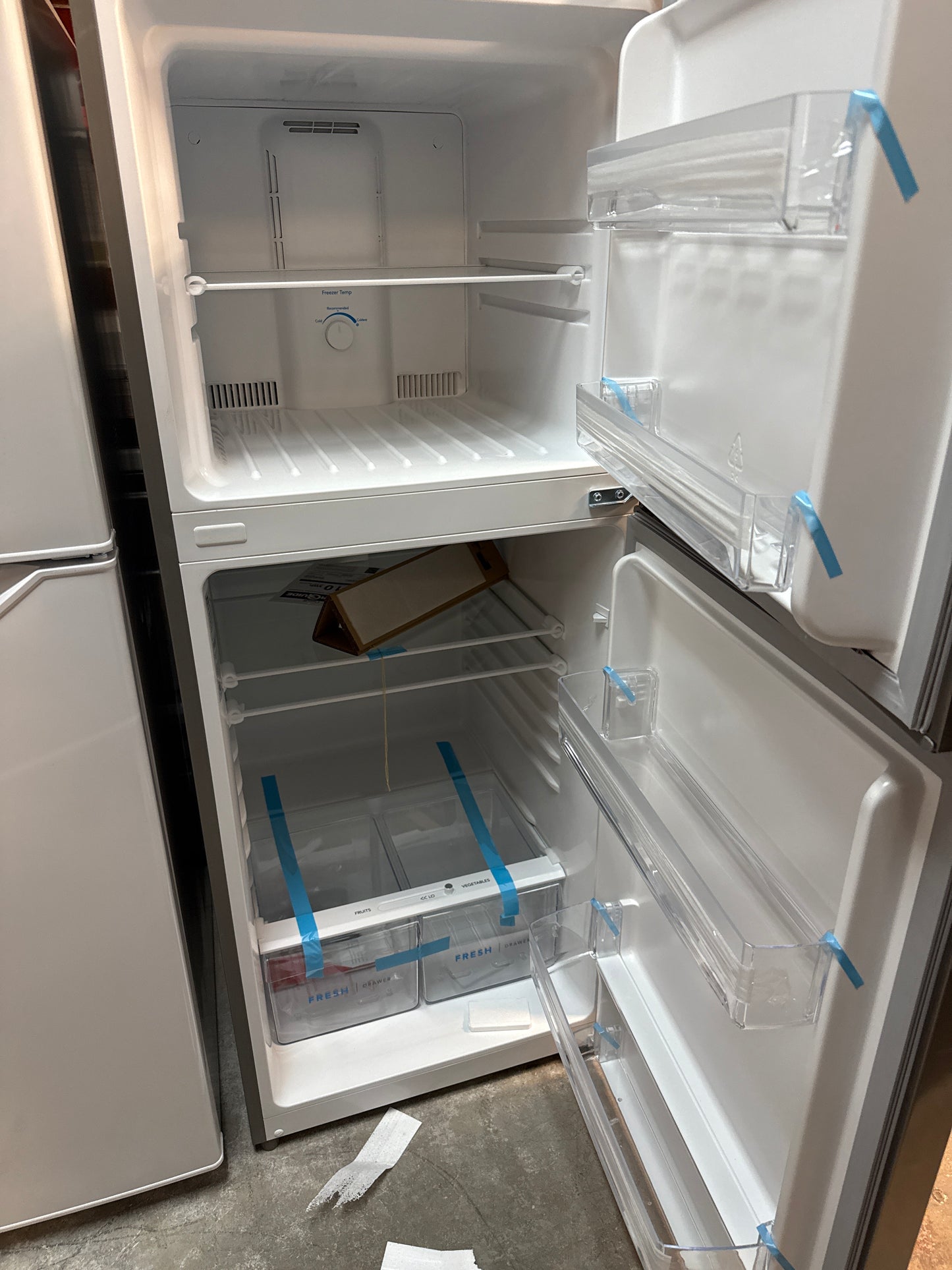 Frigidaire : Réfrigérateur 11.6 Pi. cu. Congélateur en haut Inox - Modèle FFET1222UV