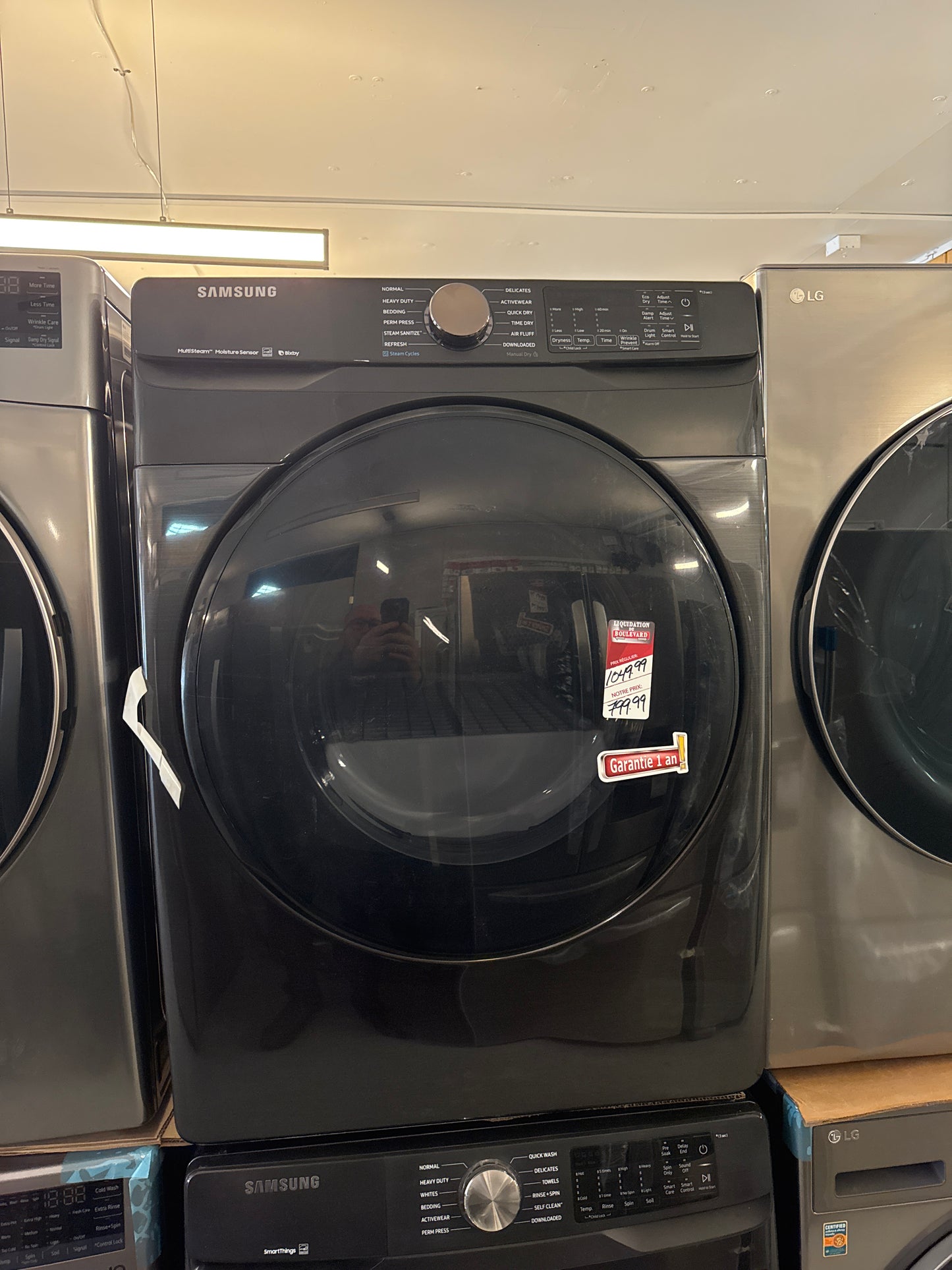 Sécheuse électrique intelligente de 7,5 pi³ avec fonction de désinfection à la vapeur Steam Sanitize d'inox noir Samsung (DVE50R8500V)