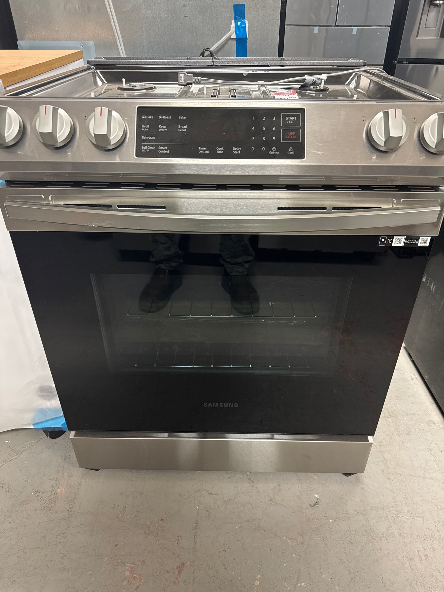 Cuisinière gaz 5 brûl. conv. vent. 6,0 pi³ 30 po Samsung (NX60T8311SS/AA) - Inox