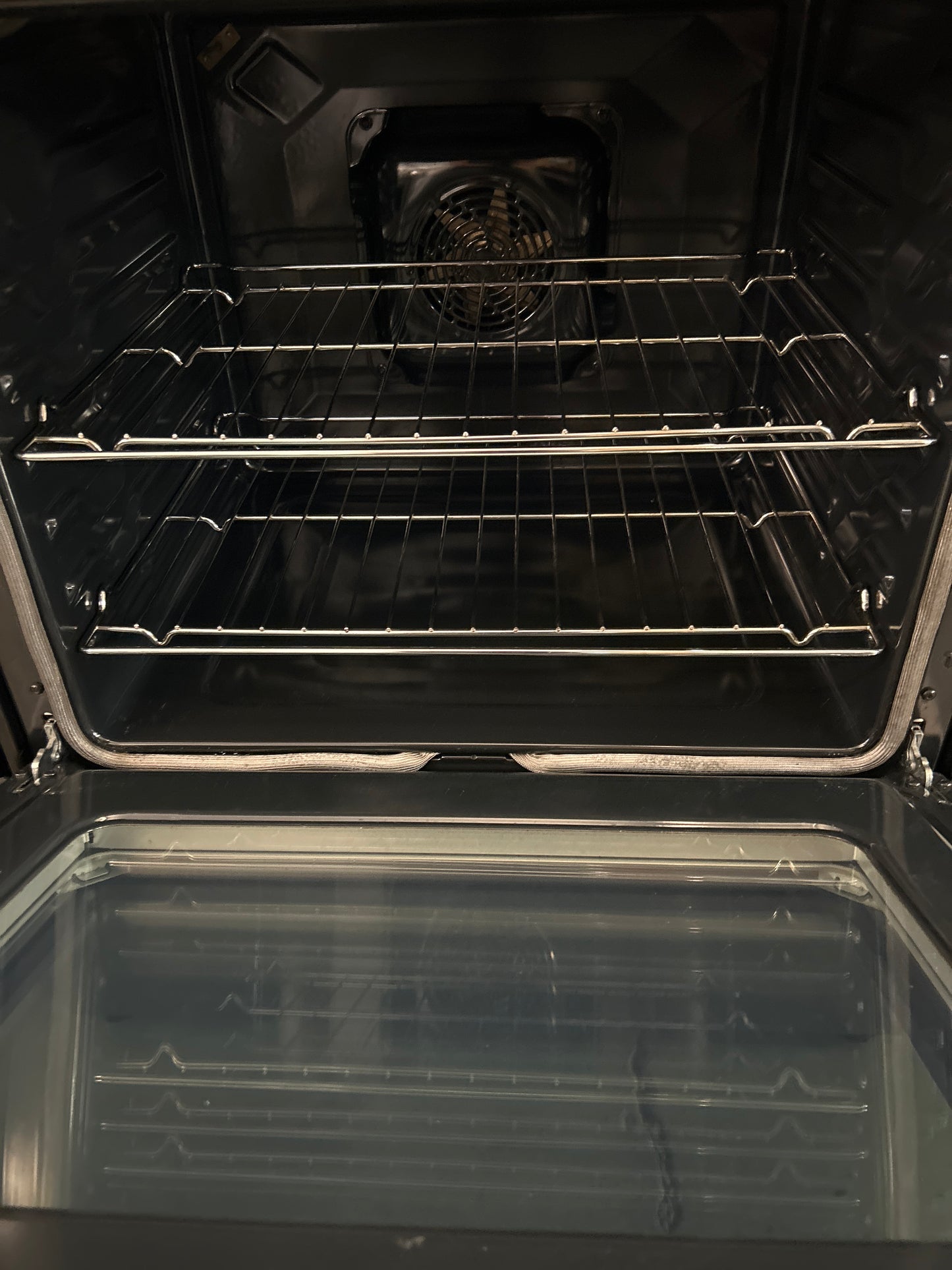 Cuisinière électrique à convection Hisense surface lisse 5,8 pi³ 30 po autonettoyant fini acier inoxydable HBE3501CPS