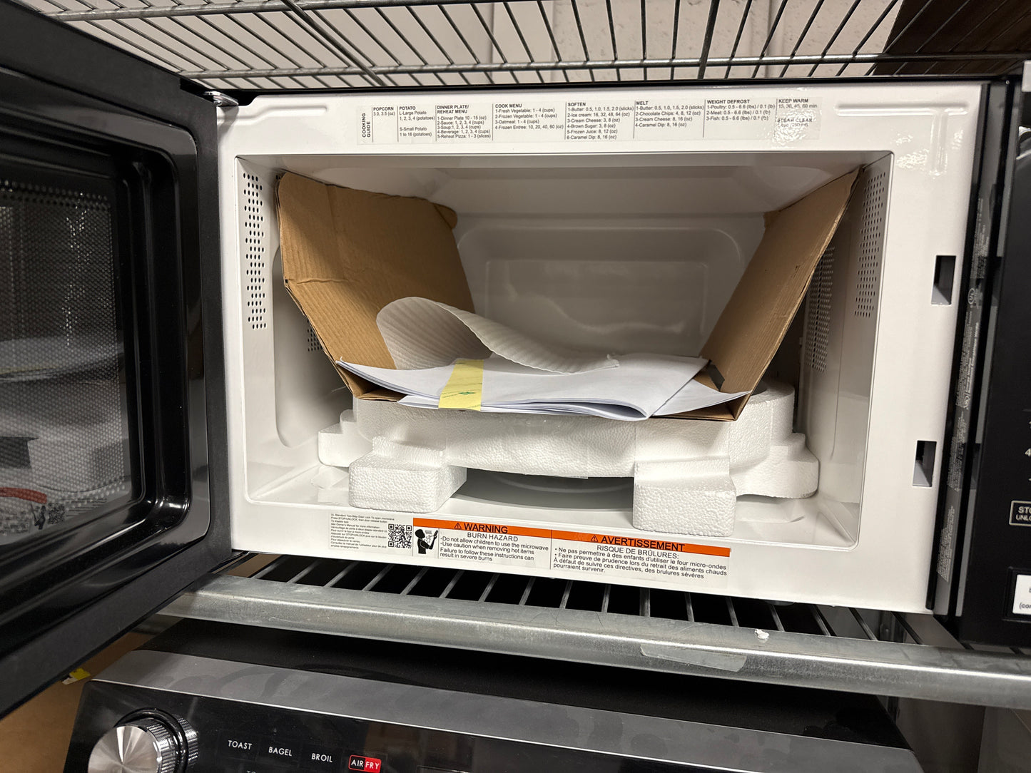 Whirlpool Four micro-ondes de comptoir 1,6 pi³ acier inoxydable YWMCS7022SS