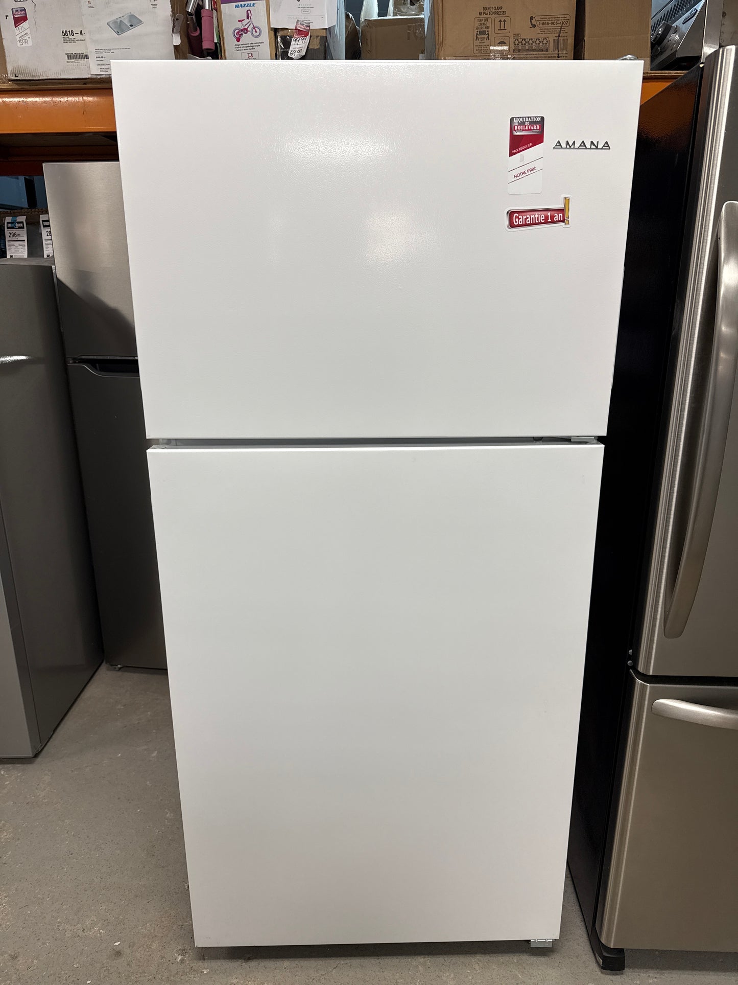 Réfrigérateur à congélateur supérieur 18,2 pi³ 30 po d'Amana (ART318FFDW) - Blanc