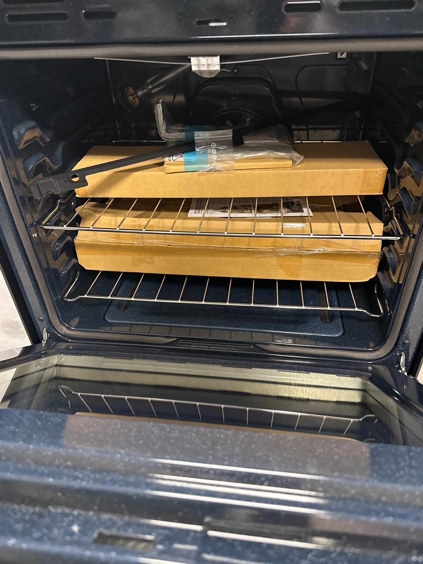Cuisinière gaz 5 brûl. conv. vent. 6,0 pi³ 30 po Samsung (NX60T8311SS/AA) - Inox