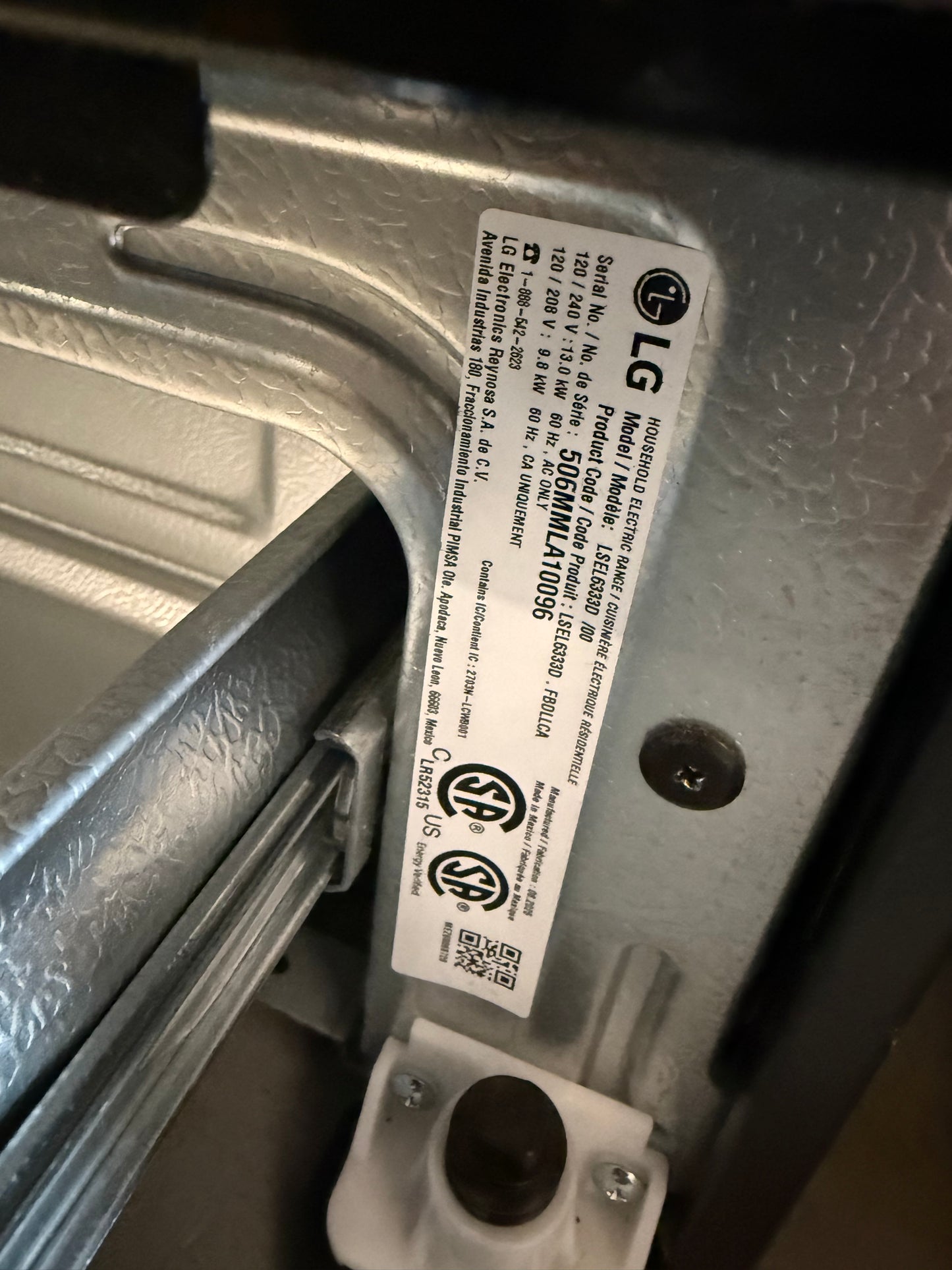 Cuisinière électrique encastrable à 5 éléments avec convection à ventilateur et friture à air chaud 6,3 pi³ 30 po de LG (LSEL6333D) - Inox noir