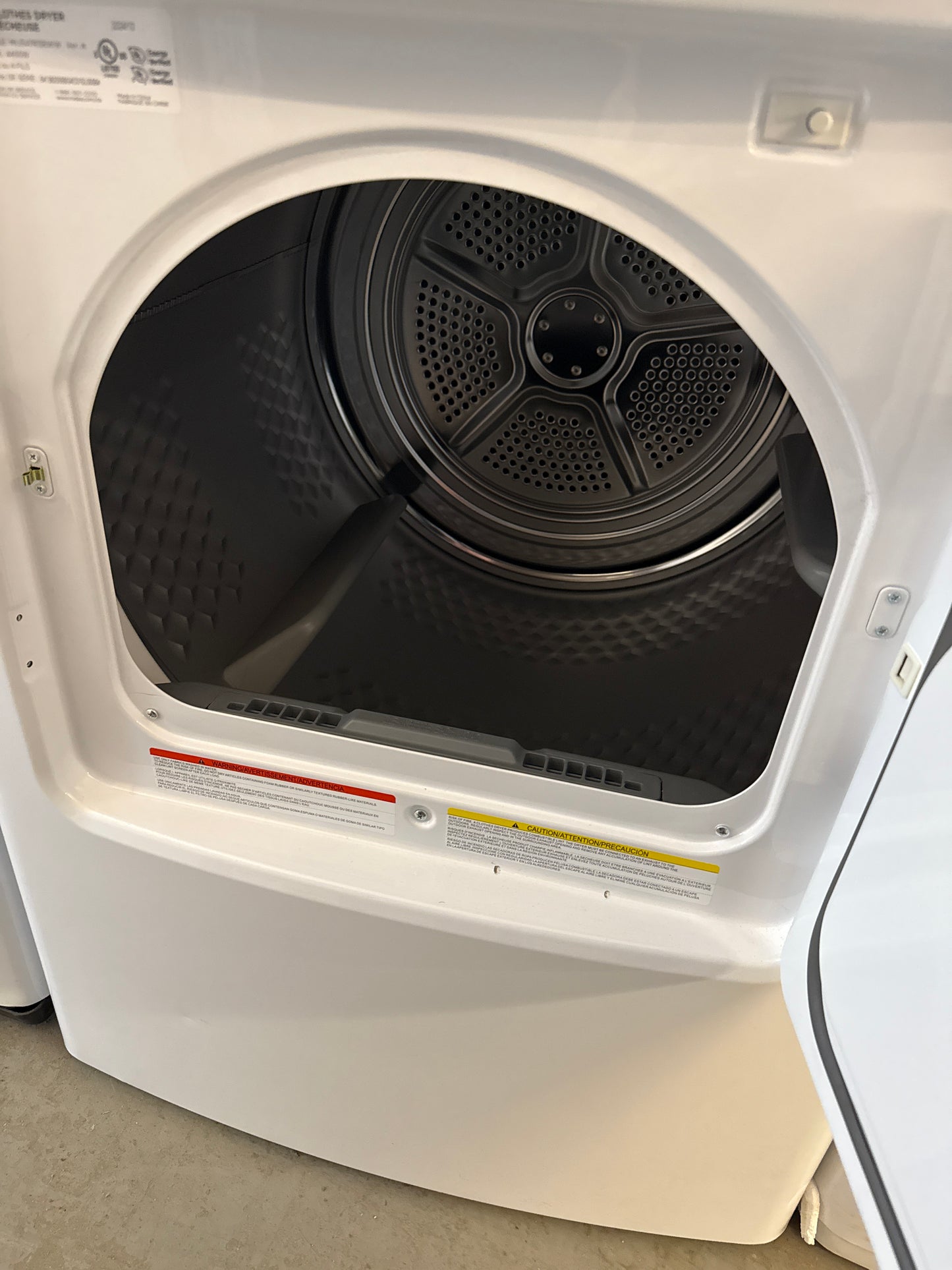 Sécheuse électrique blanche Midea 7 pi³ à séchage par capteur MLE47R5BWW
