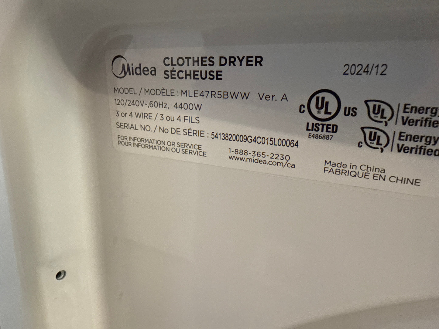 Sécheuse électrique blanche Midea 7 pi³ à séchage par capteur MLE47R5BWW