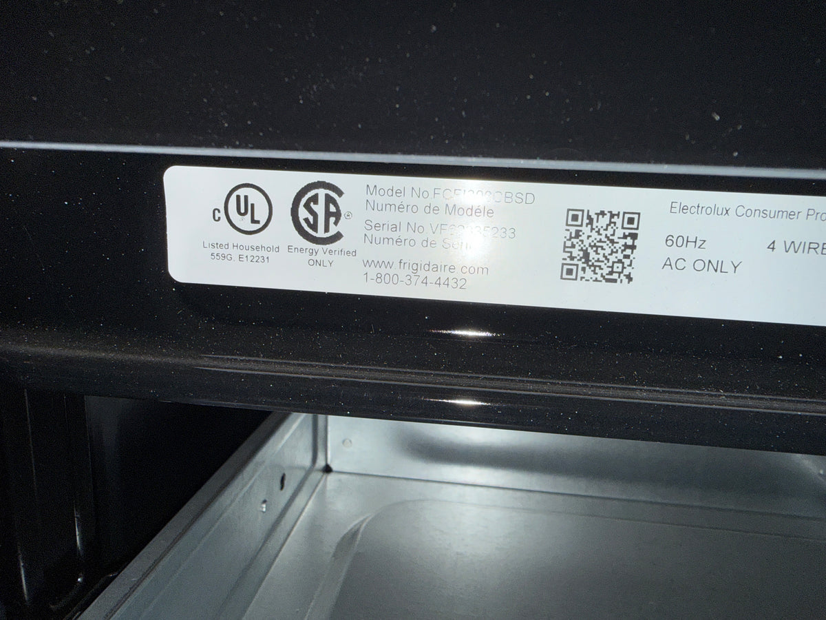 Cuisinière à induction autonome avec convection par ventilateur 5,3 pi³ 30 po de Frigidaire (FCFI308CB) - Inox
