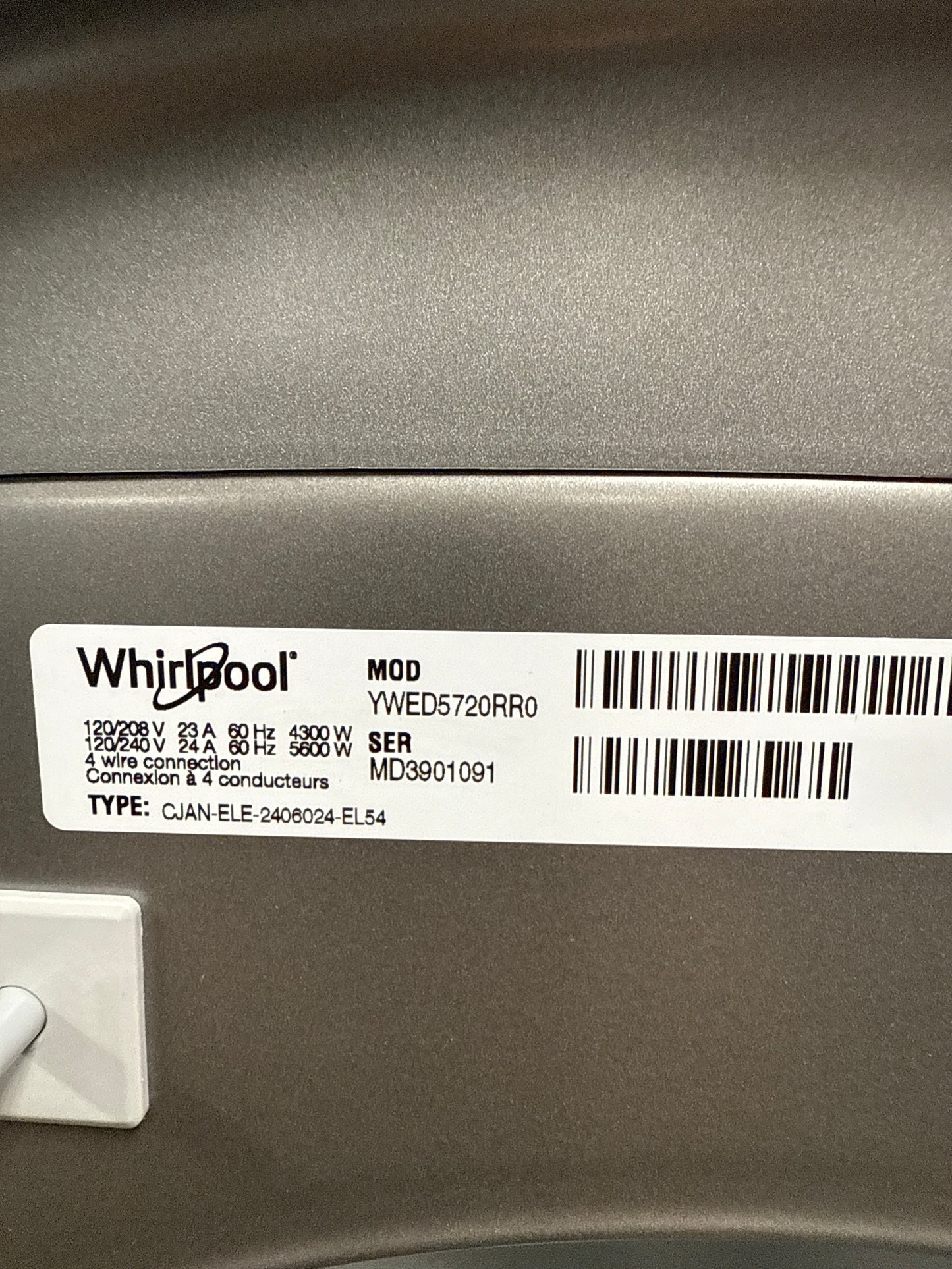 Laveuse WFW5720RR à vapeur à chargement frontal 4,5 pi³ et sécheuse YWED5720RR électrique à vapeur 7,5 pi³ Whirlpool - Argenté rayonnant