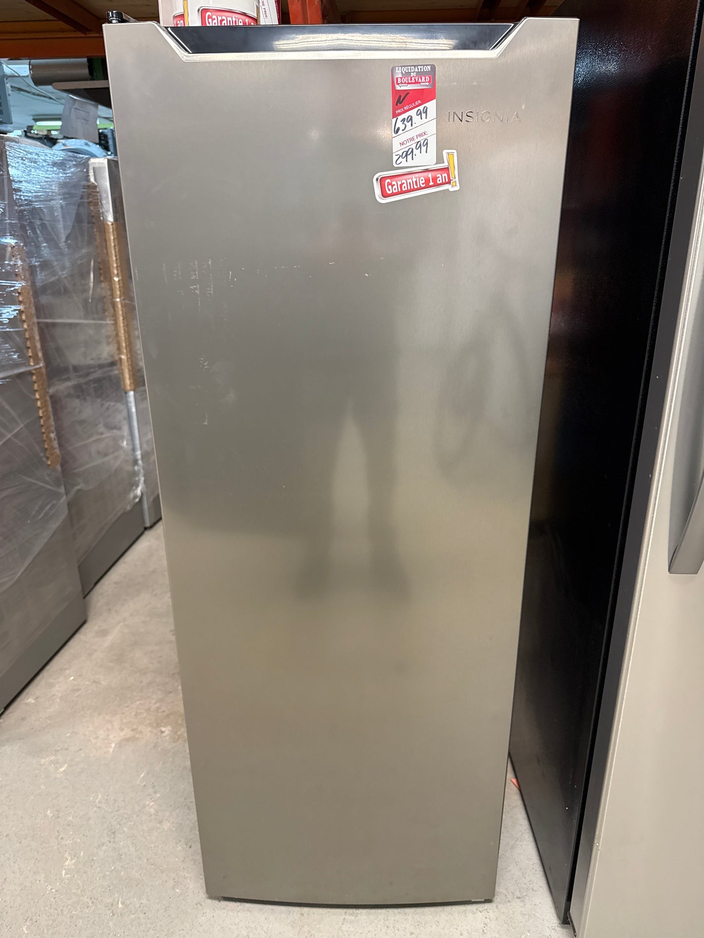 Congélateur vertical de 7 pi³ d'Insignia - INOX NS-UZ70SS4-C