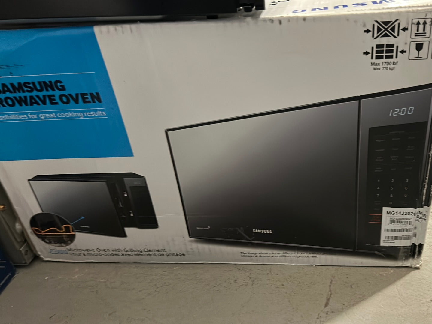Micro-ondes de 1,4 pi³ avec gril de Samsung (MG14J3020CM/AC) - Miroir