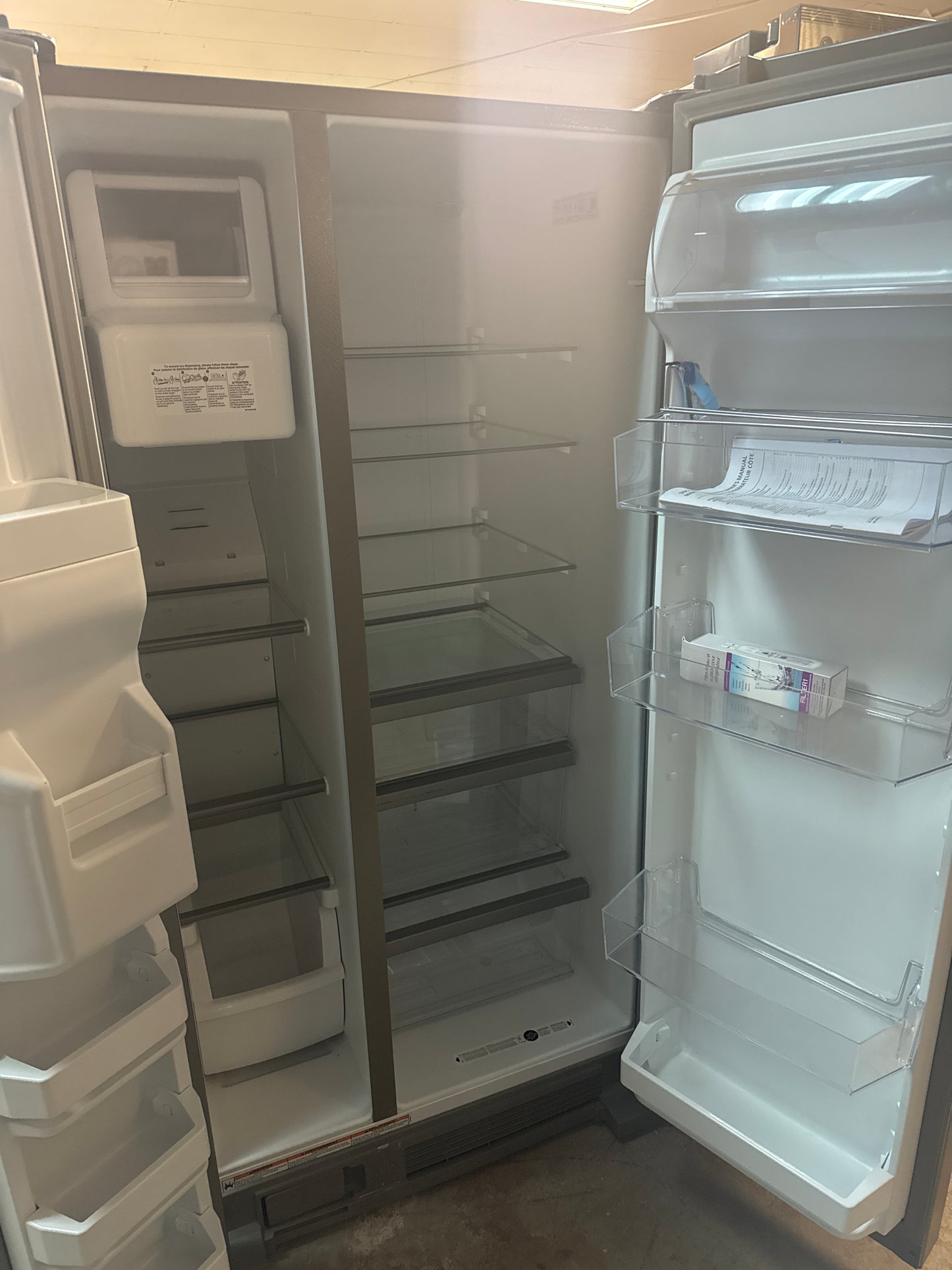Réfrigérateur côte à côte 21,2 pi³ 33 po/distributeur eau/glaçons de Whirlpool (WRS321SDHZ)