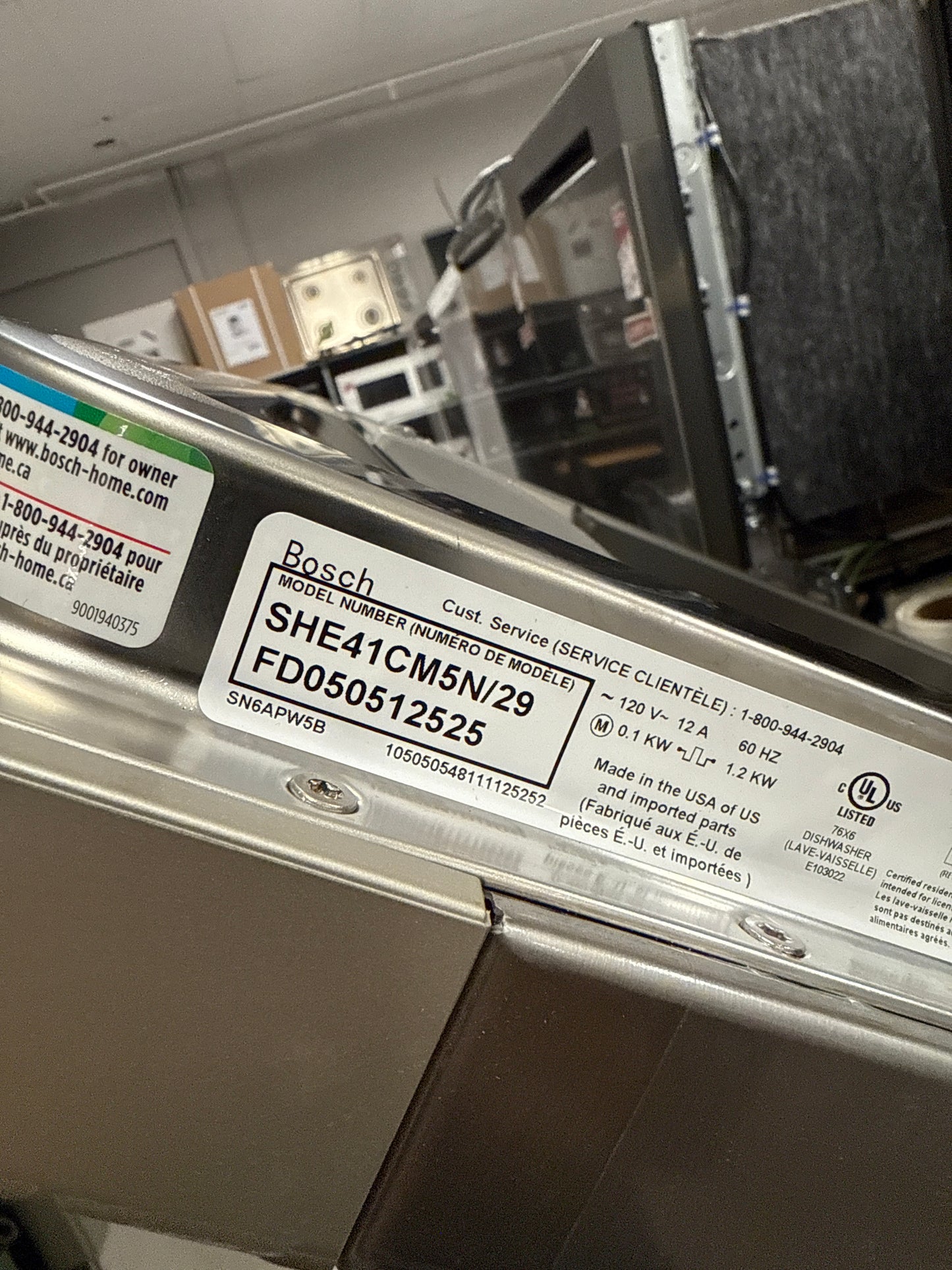 Lave-vaisselle encastrable 24 po 48dB série 300 de Bosch avec cuve en inox (SHE41CM5N) - Inox