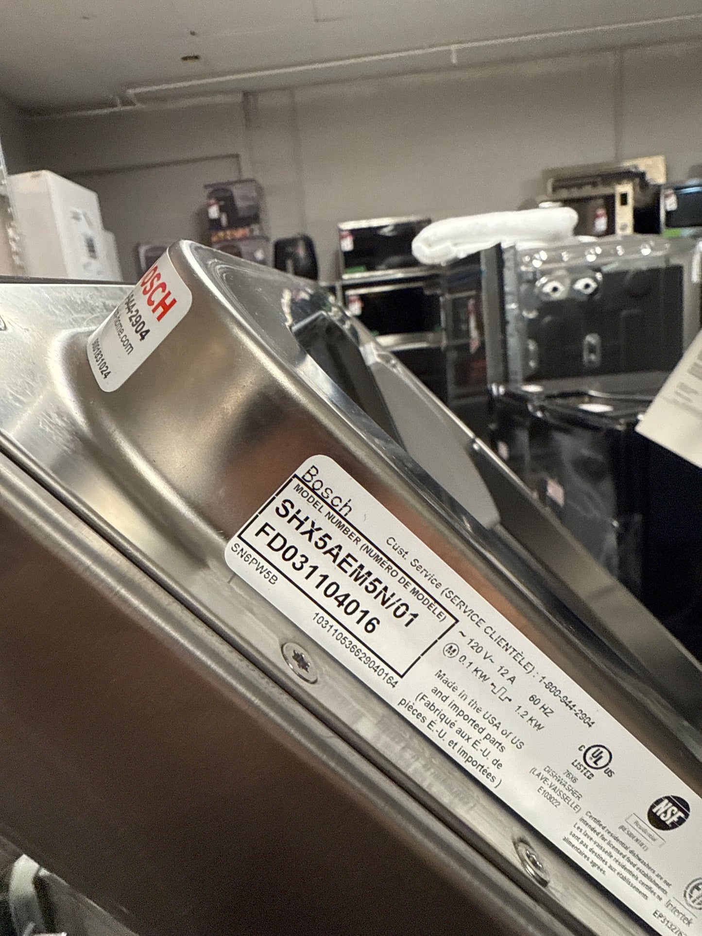 Lave-vaisselle encastrable 24 po 46 dB avec troisième panier de Bosch (SHX5AEM5N) - Acier inoxydable