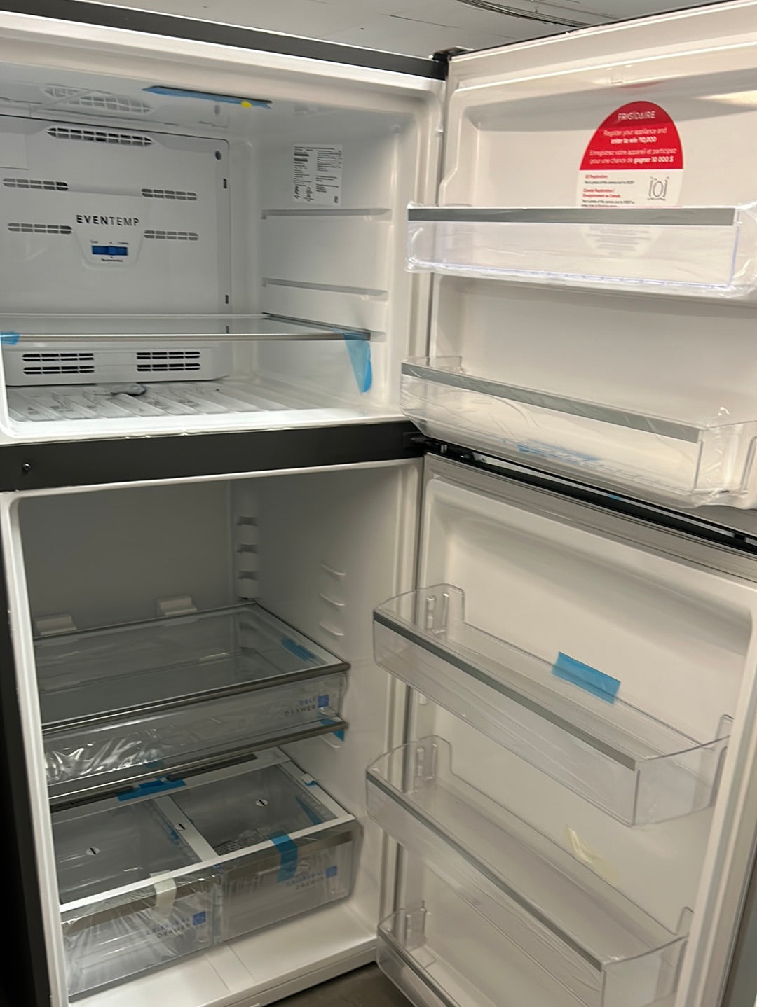 Réfrigérateur à congélateur supérieur 30 po 20 pi³ Gallery de Frigidaire (FGHT2055VF) - Inox