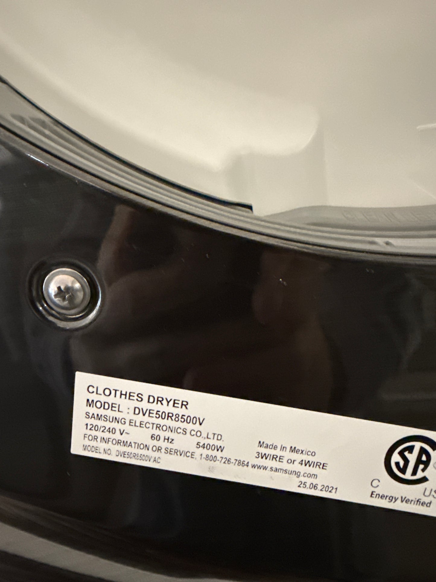 Sécheuse électrique intelligente de 7,5 pi³ avec fonction de désinfection à la vapeur Steam Sanitize d'inox noir Samsung (DVE50R8500V)