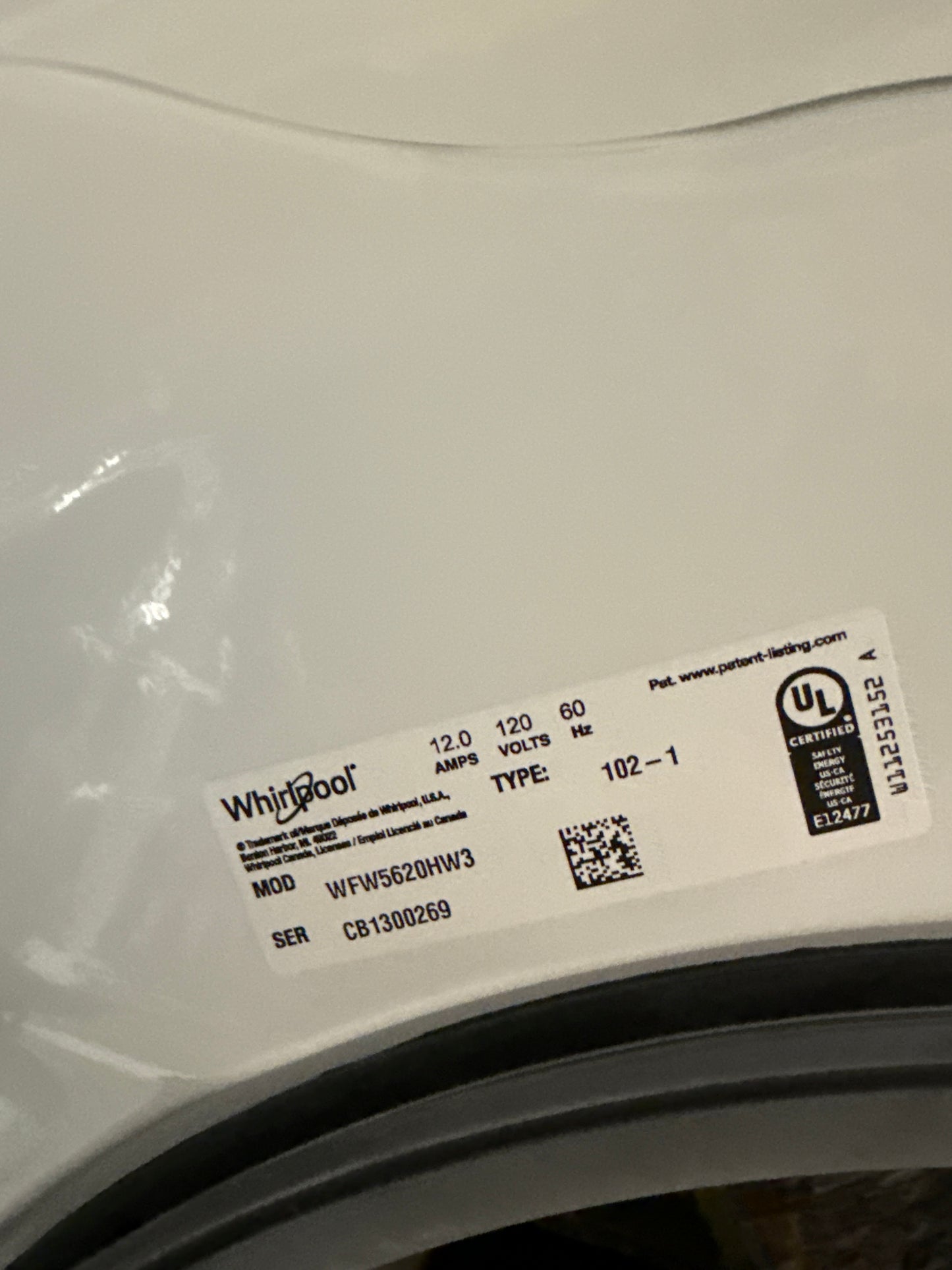 Ensemble Laveuse à chargement frontal de Whirlpool, 5,2 pi³, blanc, haute efficacité WFW5620HW et Séchoir électrique à chargement frontal de 7,4 pi3 en blanc, profondeur du placard YWED5620HW