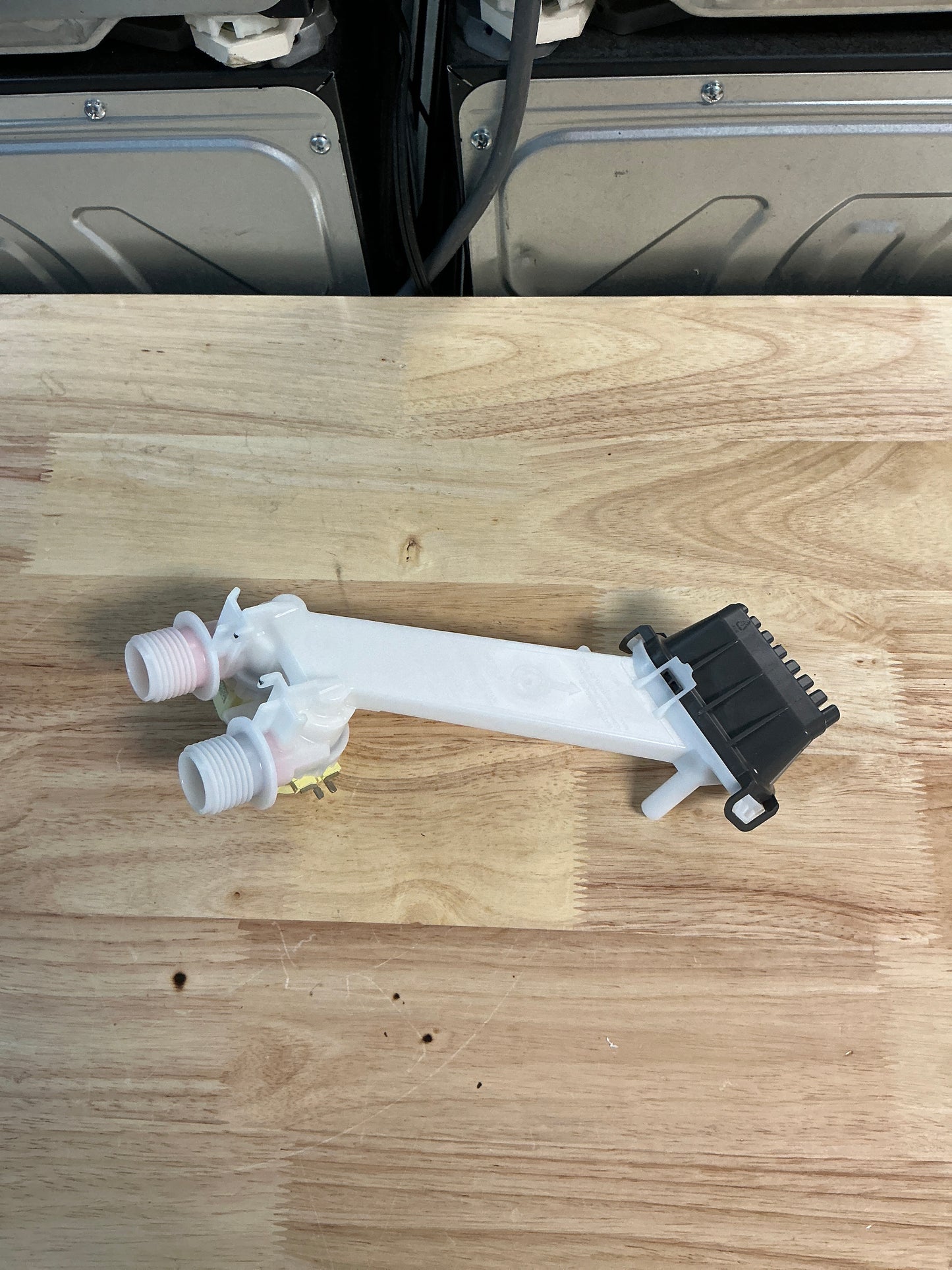 Valve d'entrée d'eau W11385821 pour laveuse Maytag