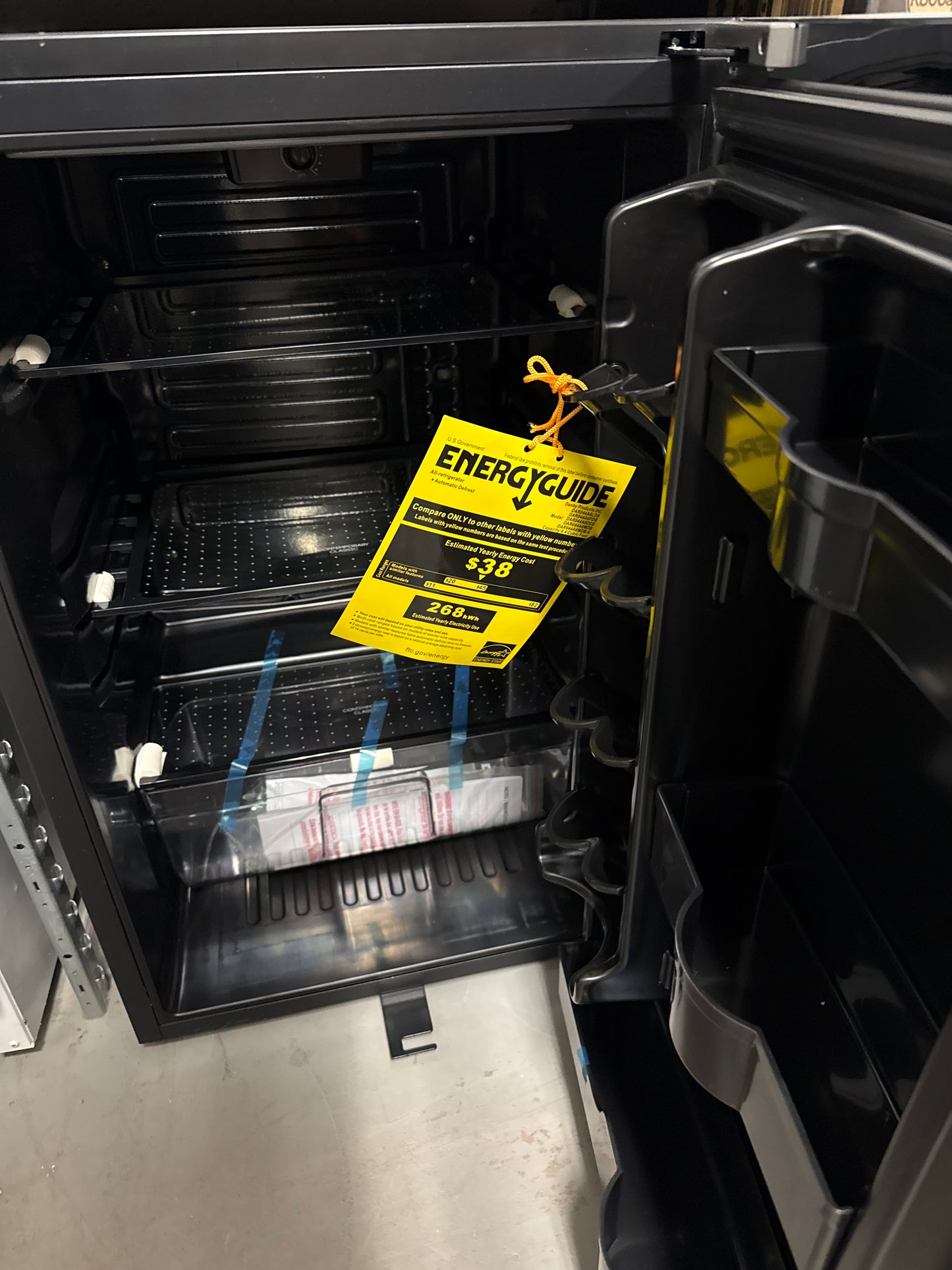 Danby Danby Réfrigérateur Classique Contemporain Compacte de 4.4 pi3 - ENERGY STAR® DAR044A6PDB