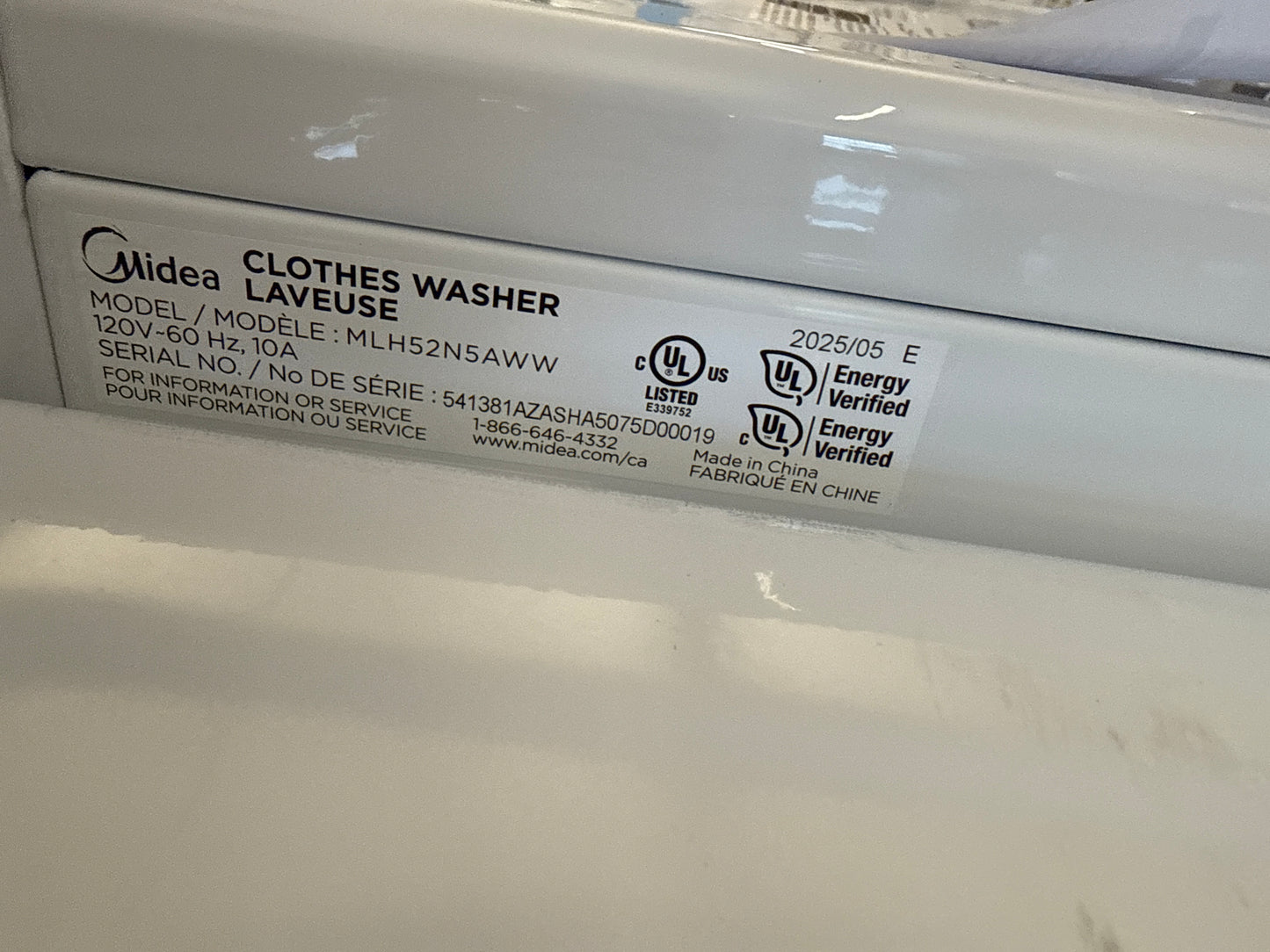 Midea - Laveuse à chargement frontal blanche de 5,2 pi³ avec réduction automatique des vibrations MLH52N5AWW