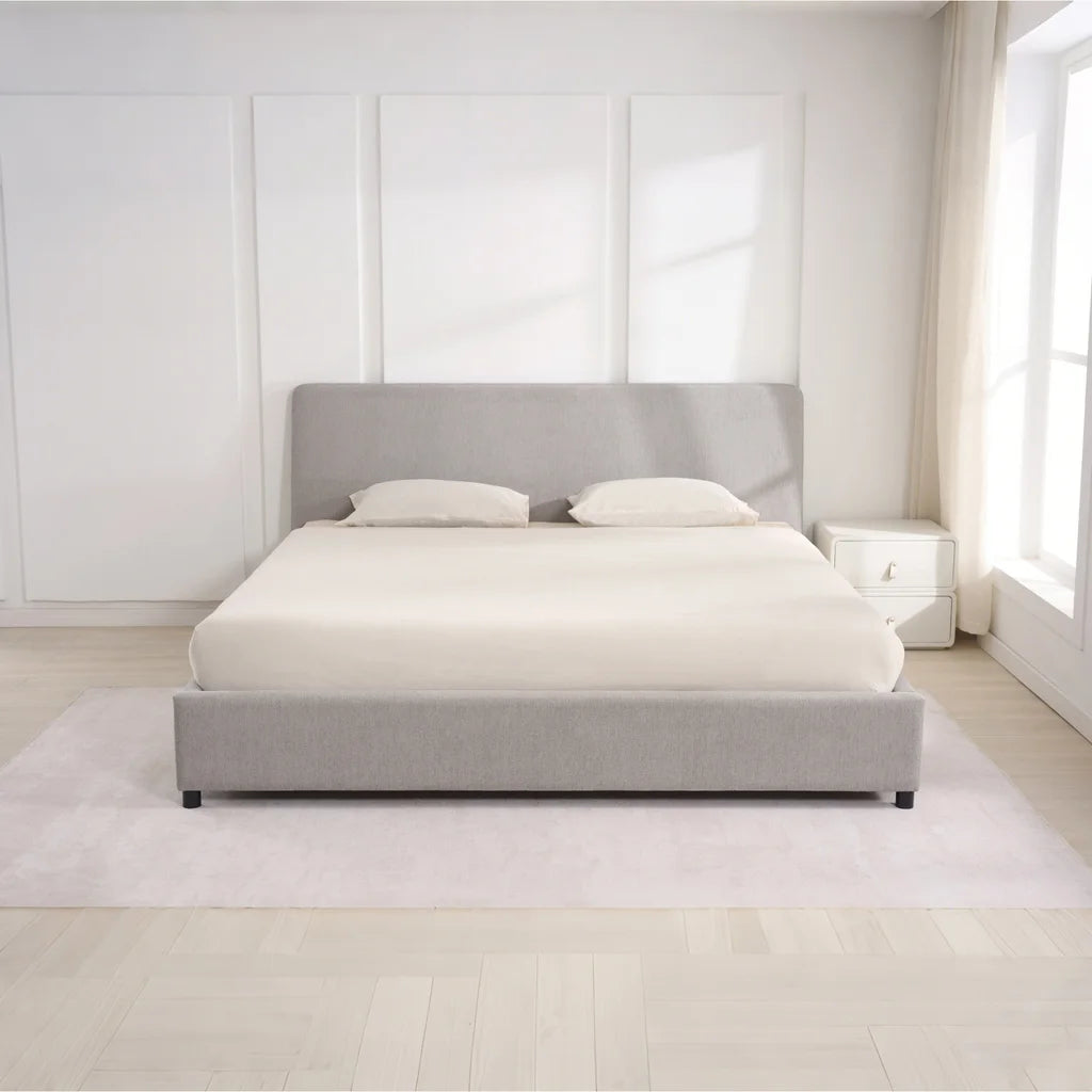 Cannes – Lit plateforme recouvert de tissu