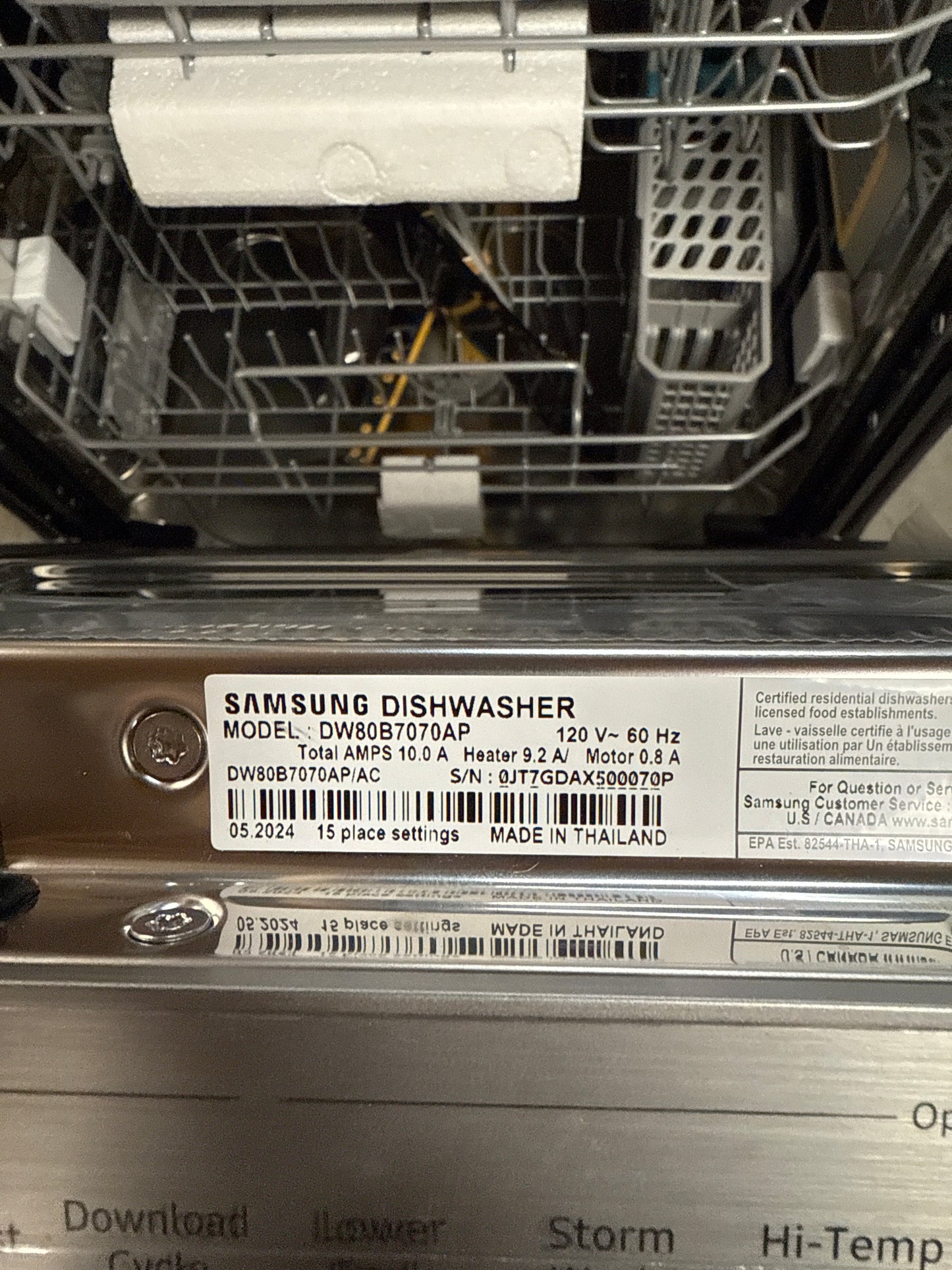Lave-vaisselle encastrable 24 po 42 dB avec troisième panier de Samsung (DW80B7070AP/AC) avec panneau blanc
