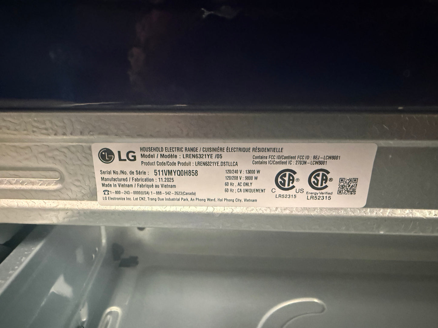 LG Electronics Cuisinière électrique autonome intelligente de 6,3 pi³ avec convection ProBake, friture à l'air chaud et EasyClean en acier inoxydable - ENERGY STAR® LREN6321YE