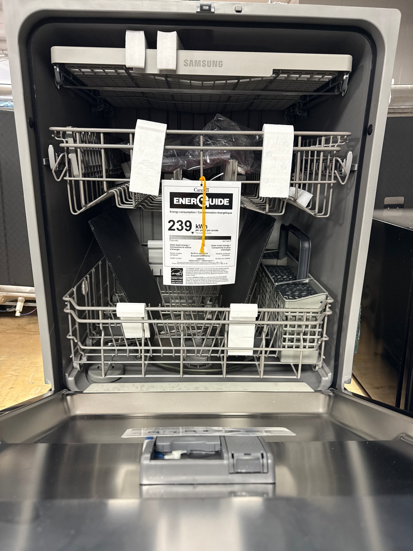 Lave-vaisselle encastrable 24 po 51 dB avec troisième panier de Samsung (DW80CG4051SRAA) - Inox