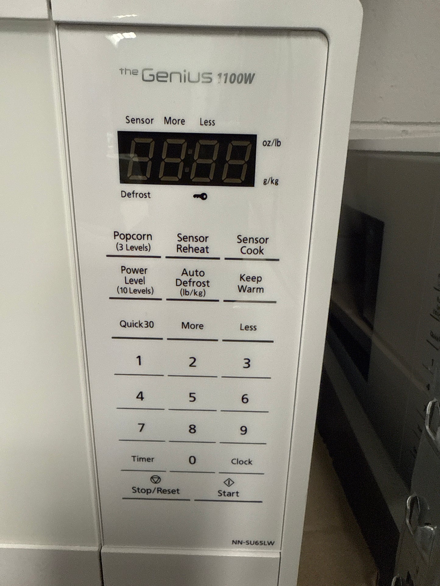 Four à micro-ondes Genius de 1,3 pi³ de Panasonic (NNSU65NWC) - Blanc