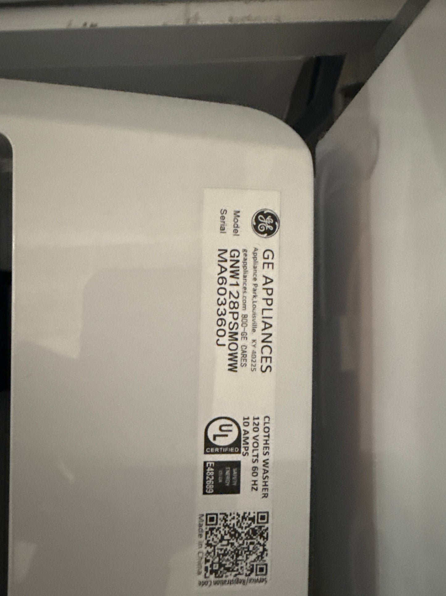 Laveuse 2.8 pi. cu. Chargement vertical GE GNW128PSMWW