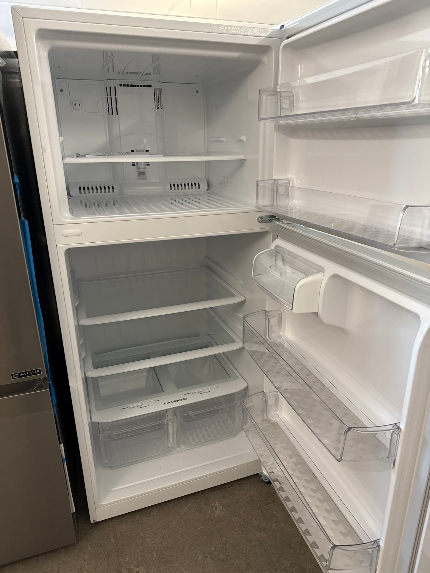 Réfrigérateur avec congélateur en haut de 20 pi3 d’une largeur de 30 po LTCS20020W BLANC