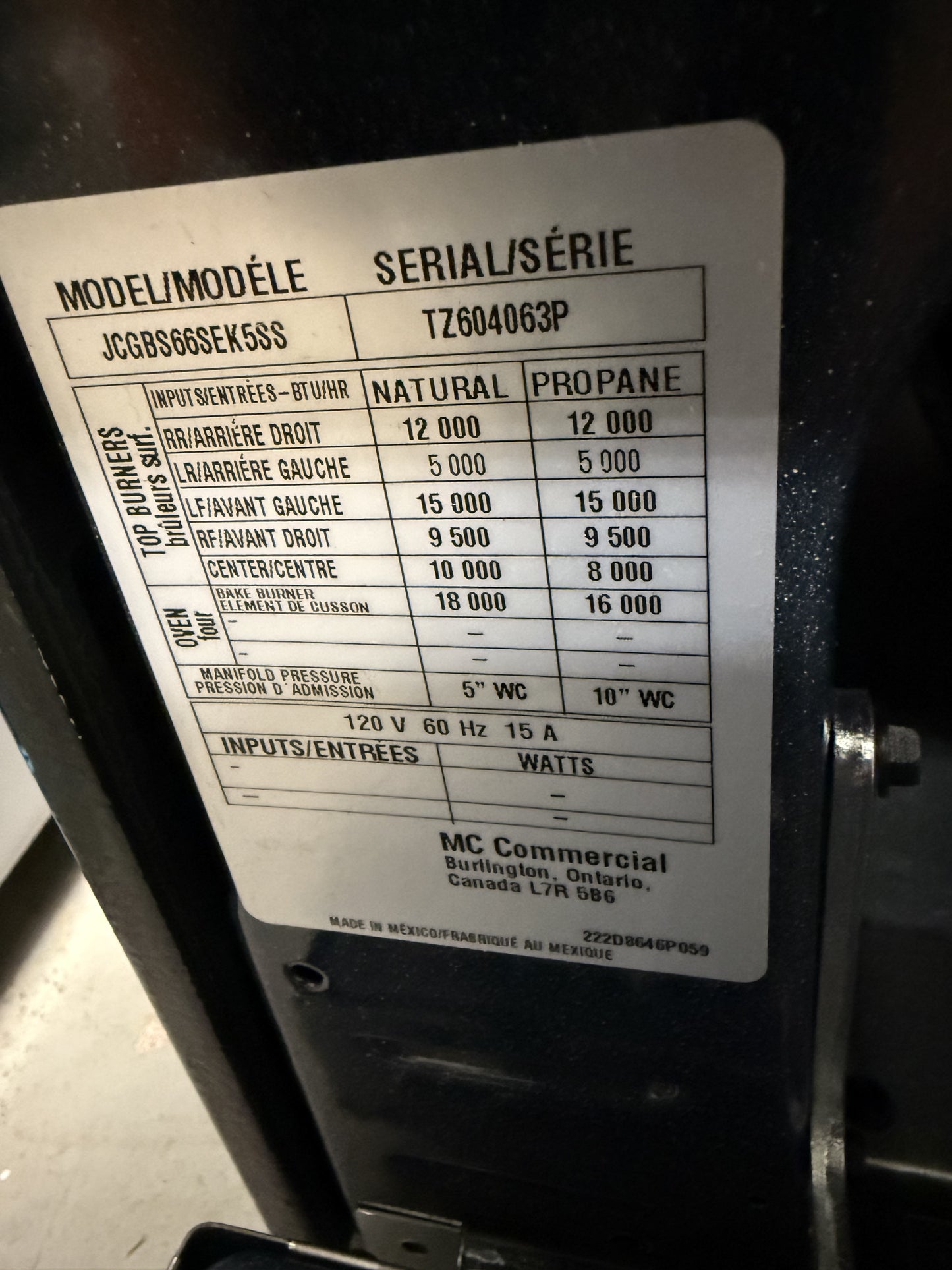 Cuisinière au gaz autonome à 5 brûleurs 5,0 pi³ 30 po de GE (JCGBS66SEKSS) - Acier inoxydable