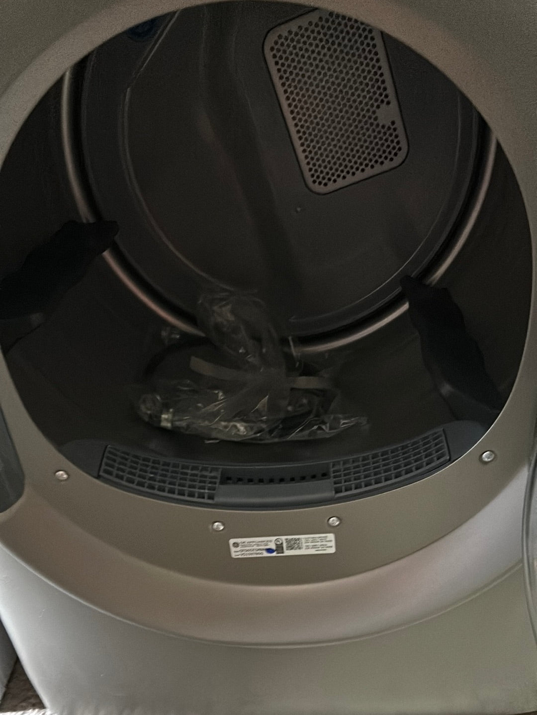 Sécheuse électrique à vapeur de 7,8 pi³ de GE (GFD65ESMNSN) - Nickel satiné