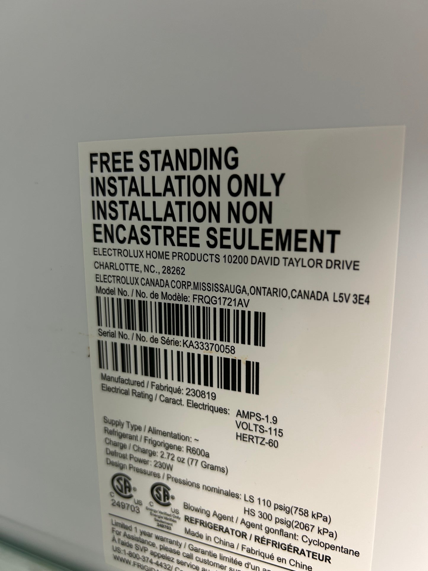 Réfrigérateur à deux portes de 33 po et 17,4 pi³ de Frigidaire (FRQG1721AV) - Acier brossé