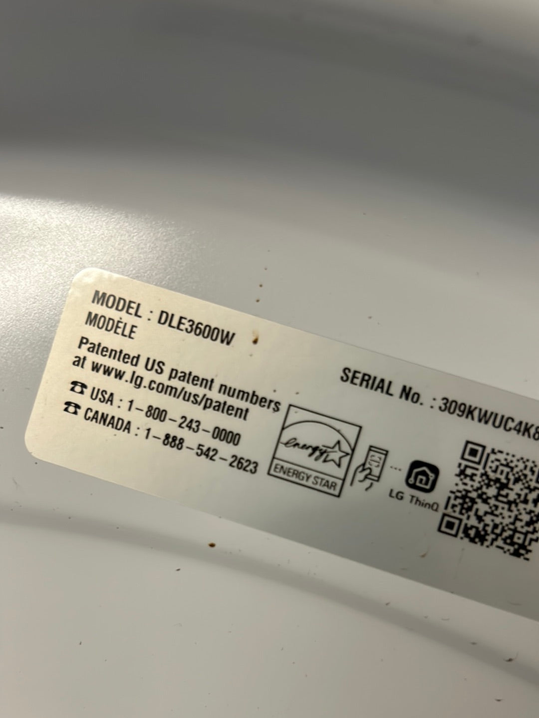 Ensemble Laveuse à vapeur à charge frontale haute efficacité 5,2 pi³ WM3600HWA/sécheuse électrique 7,4 pi³ LG DLE3600W - Blanc