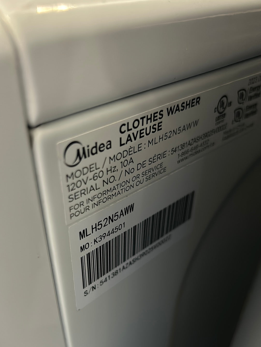 Midea -Ensemble de buanderie blanc de deux pièces avec laveuse MLH52N5AWW à chargement frontal de 5,2 pi3 et sécheuse MLE52N5AWW électrique de 8,0 pi3 et kit d'empilage - côte à côte ou empilés