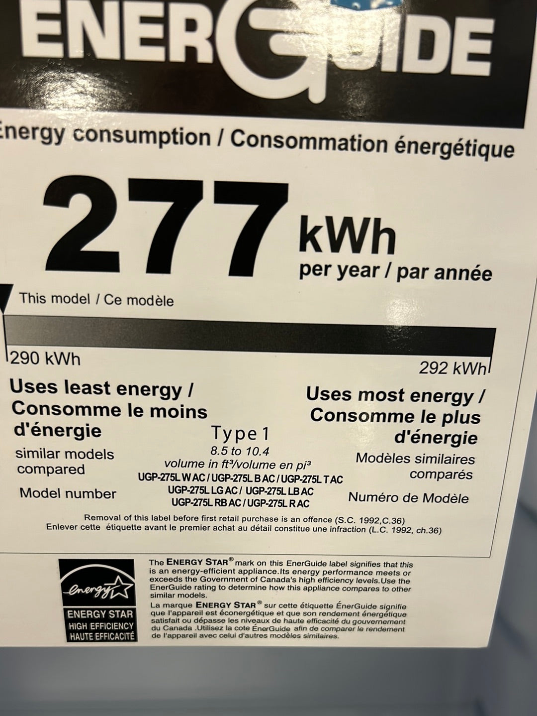 Réfrigérateur à congélateur inférieur 9 pi³ 22 po Retro d'Unique (UGP-275L W AC) - Blanc guimauve